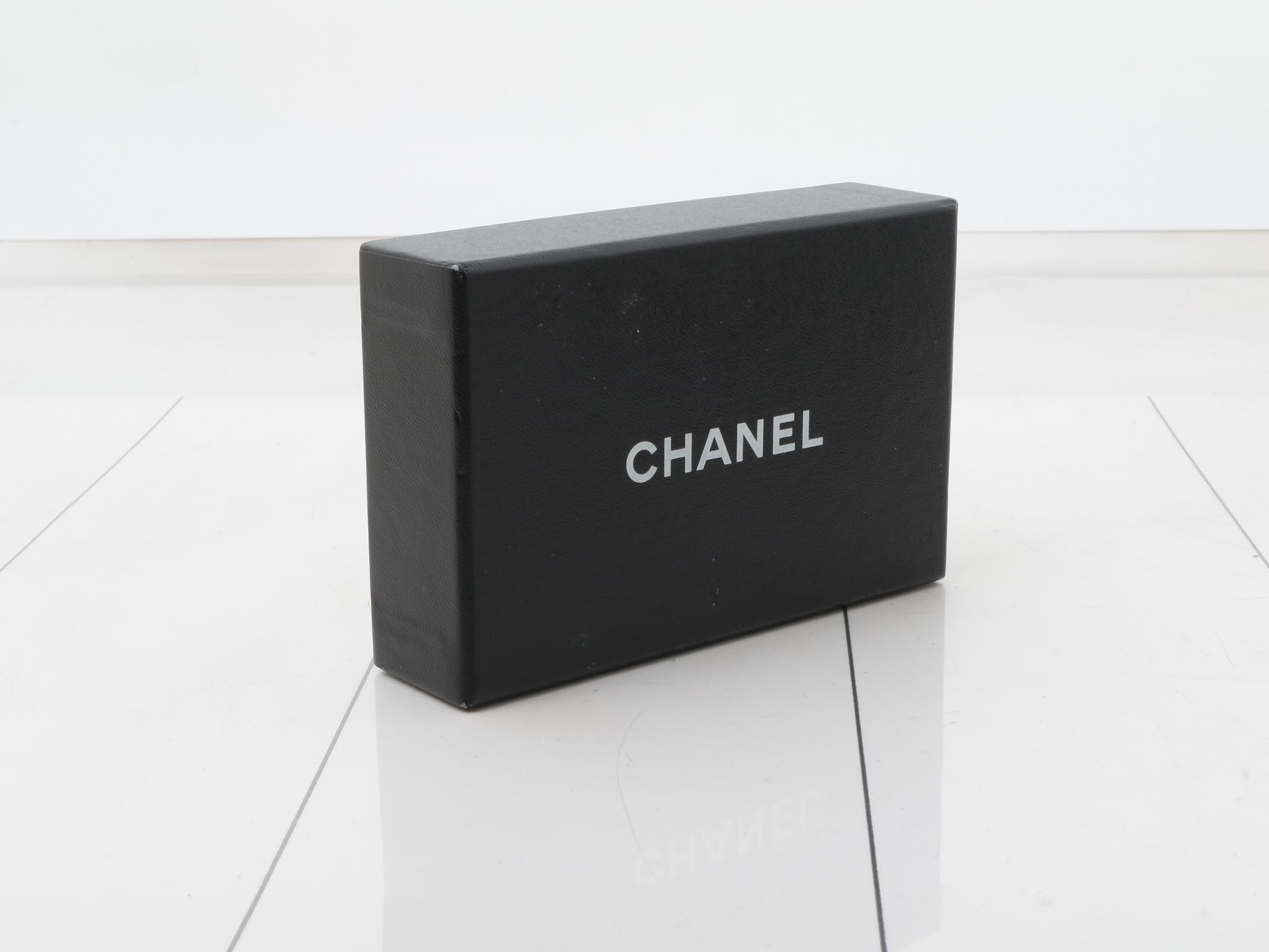 Caviar skin (bag) and key case — view 5