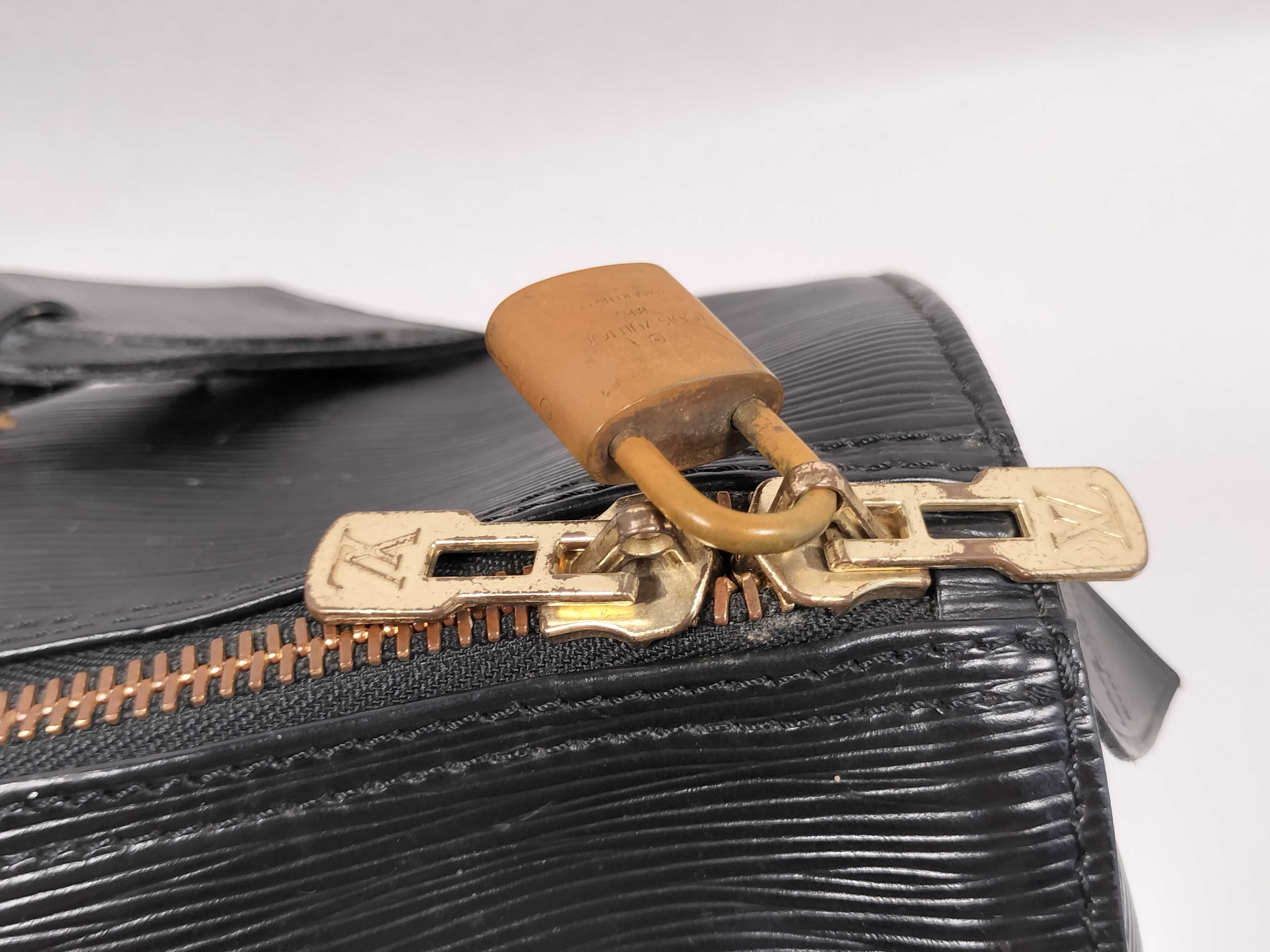 Epi Bag, Louis Vuitton Epi Keepall 45, Epi Noir Boston Bag, Keyless Boston Bag — view 9