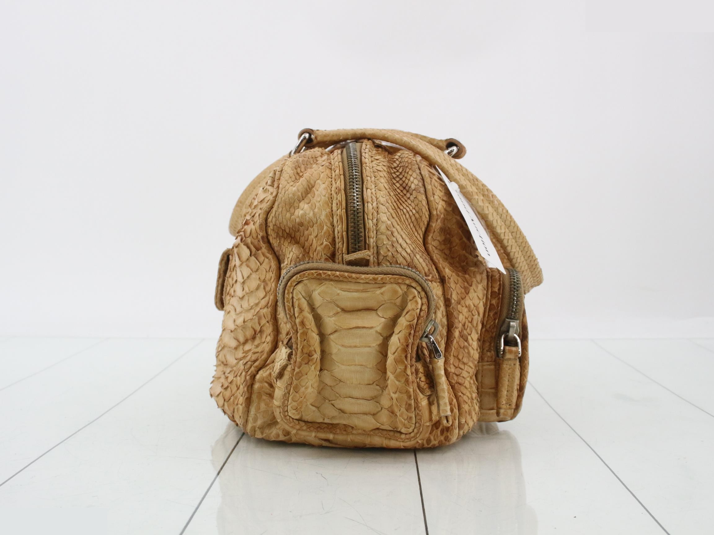 handbag — view 4