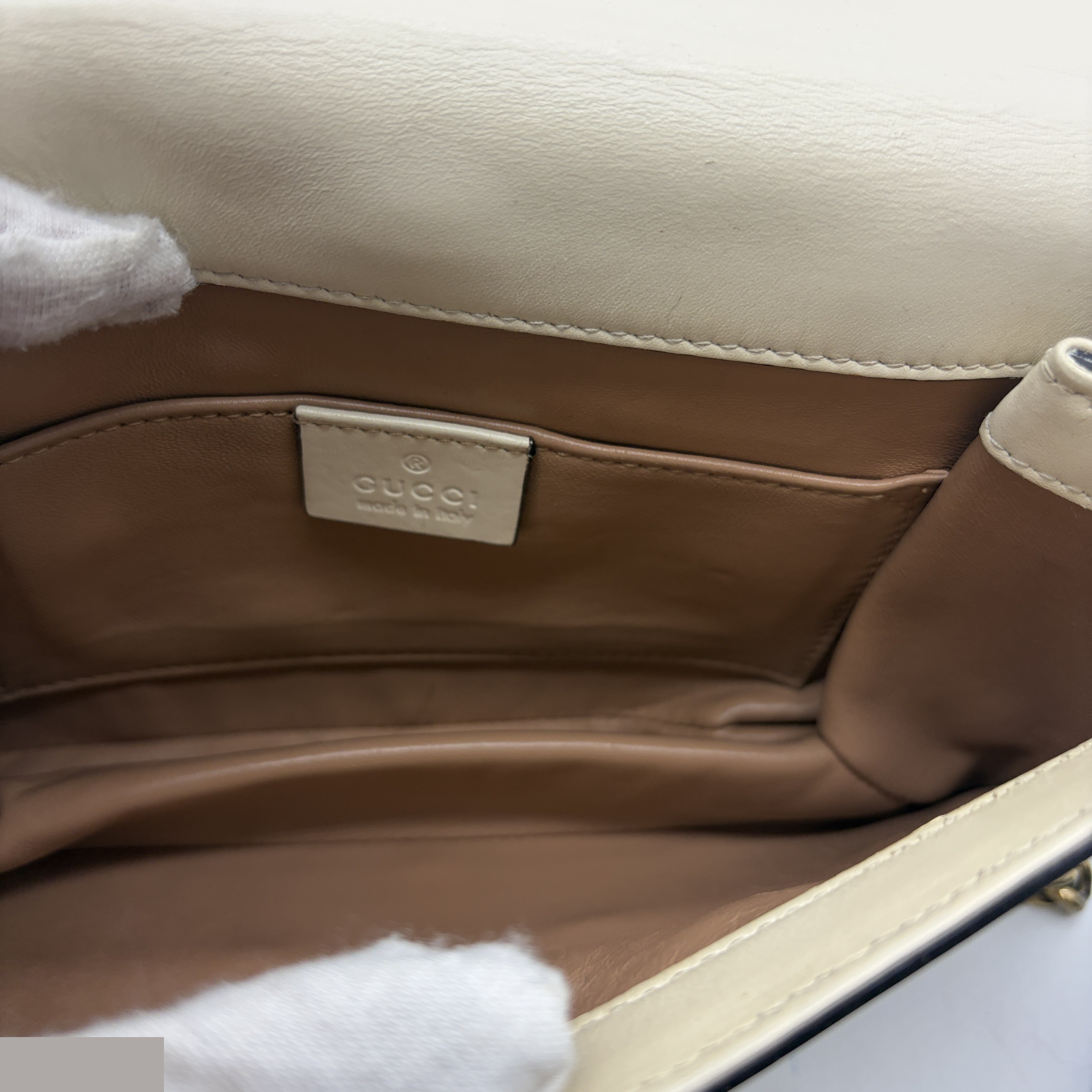 Queen Margaret Shoulder Bag Pearl — view 11
