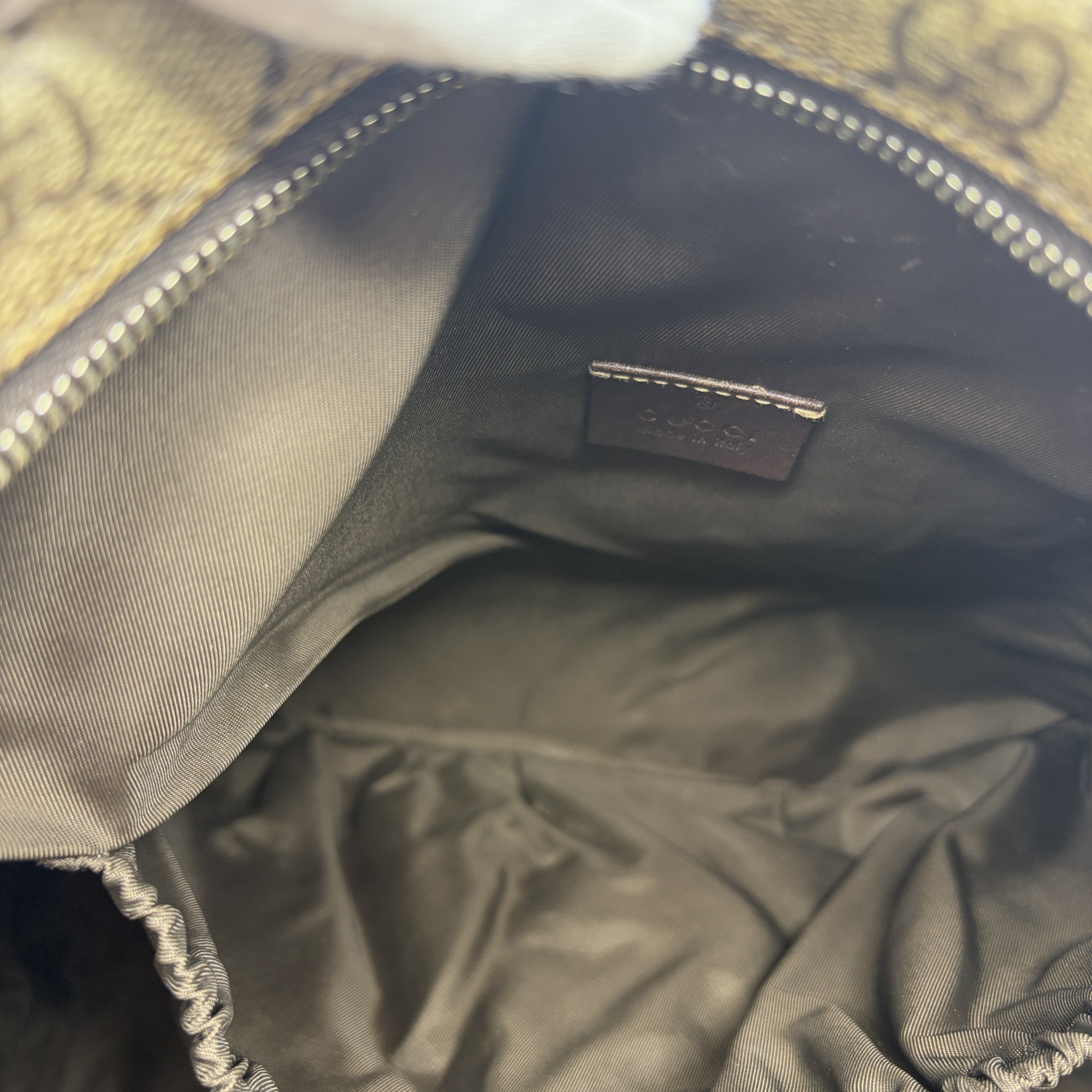 GG Supreme Shoulder Bag — view 12
