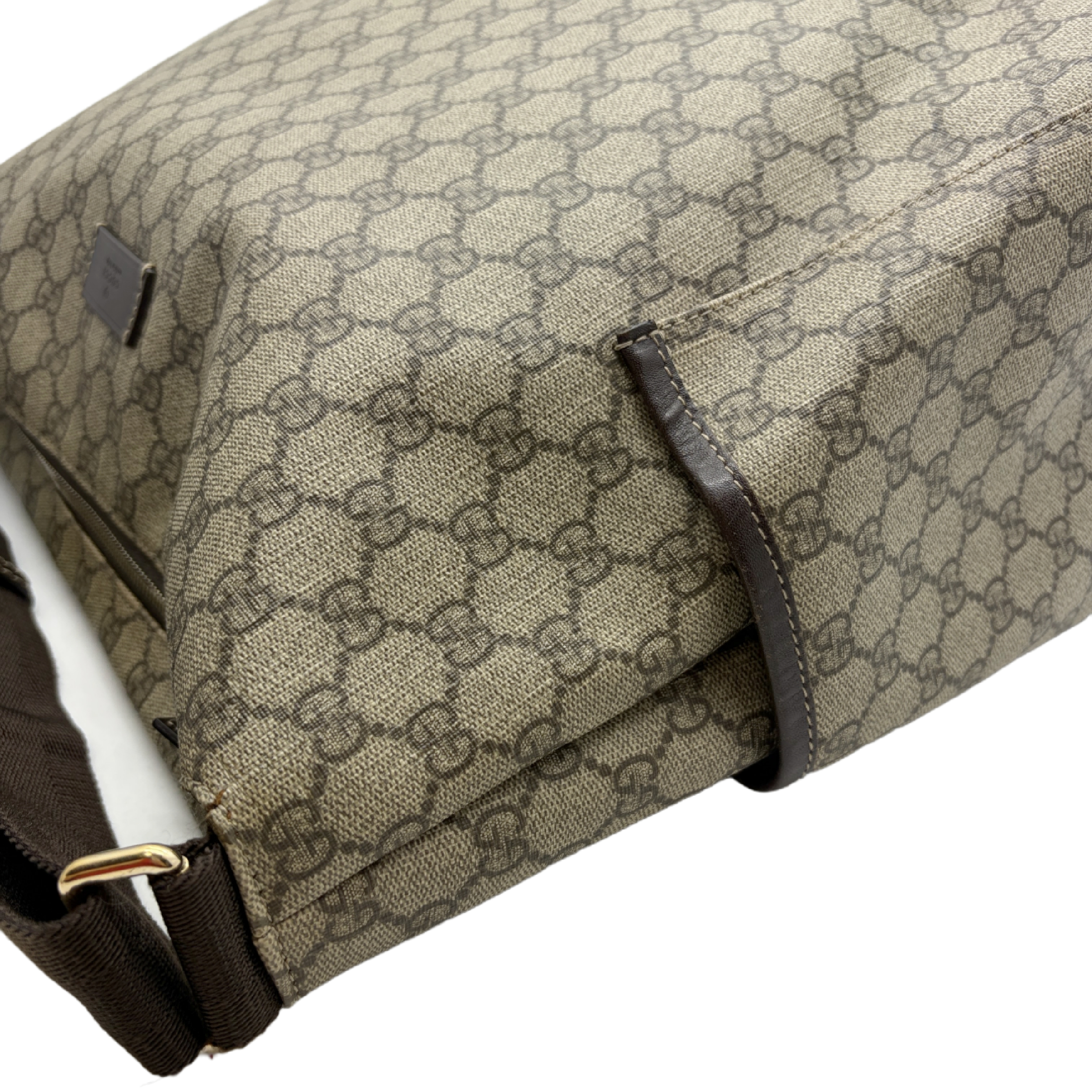 GG Supreme Shoulder Bag — view 3