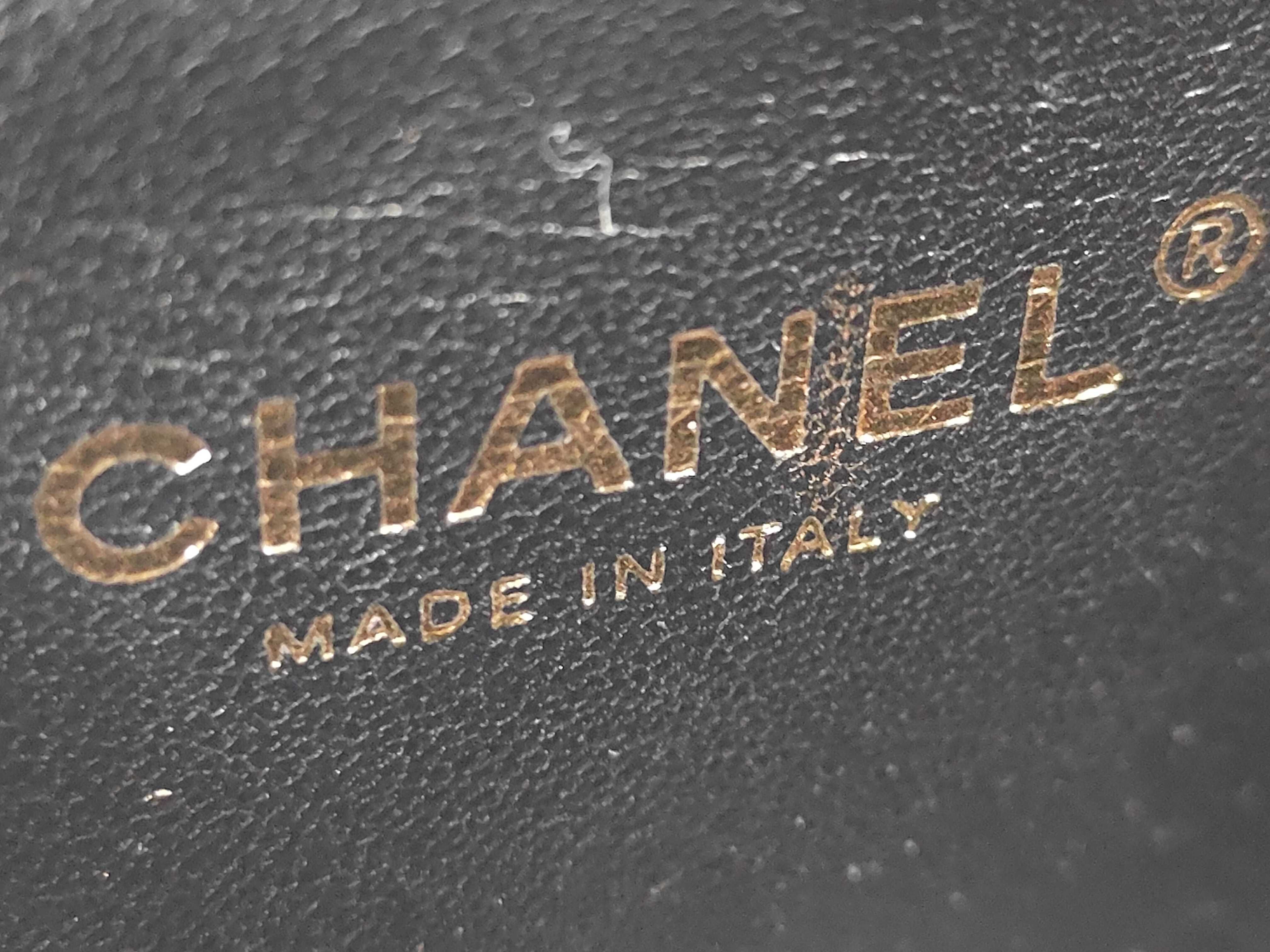 Matelassé Caviar Skin Boy Chanel Black Shoulder Bag — view 11