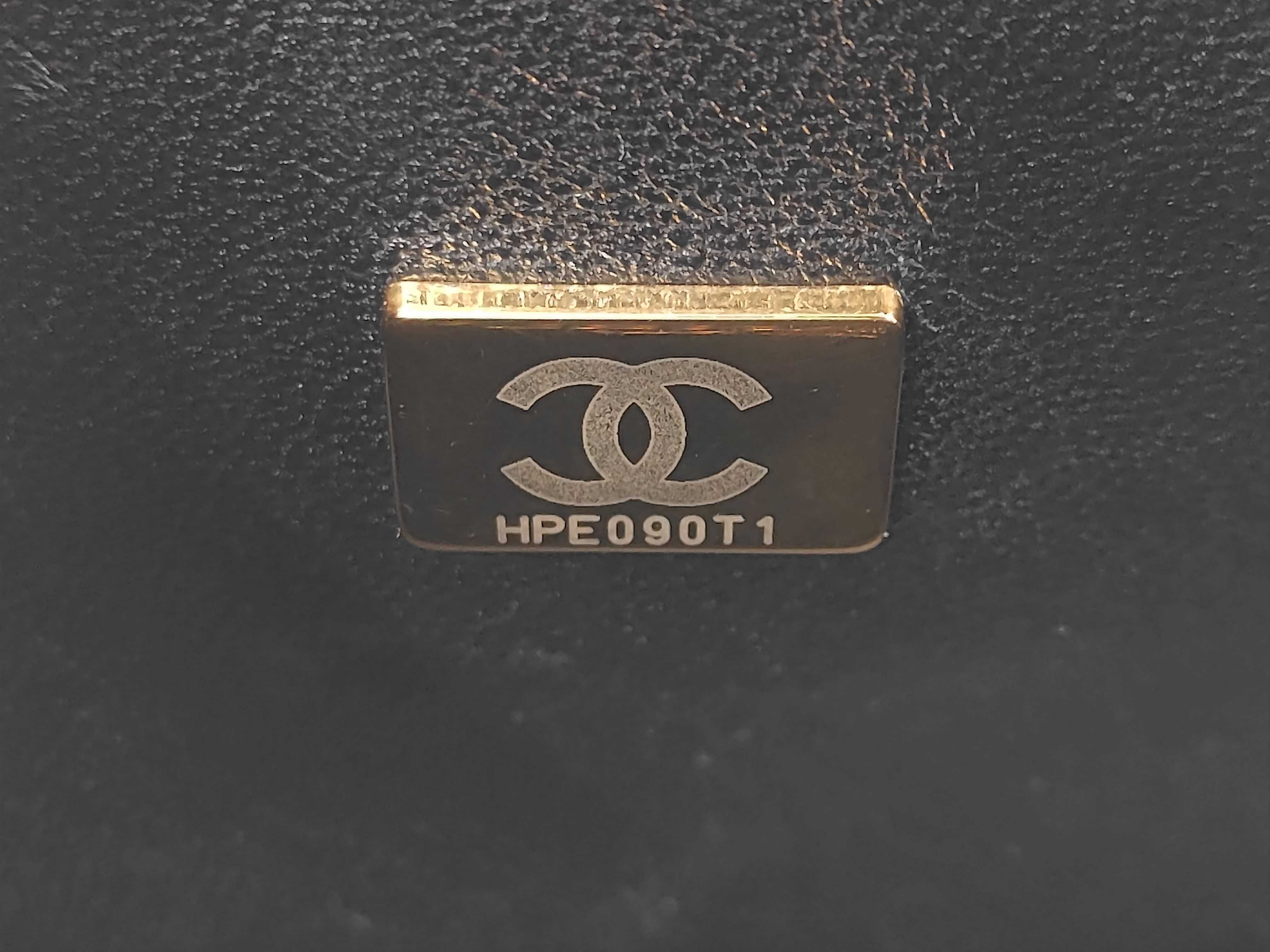 Matelassé Caviar Skin Boy Chanel Black Shoulder Bag — view 12