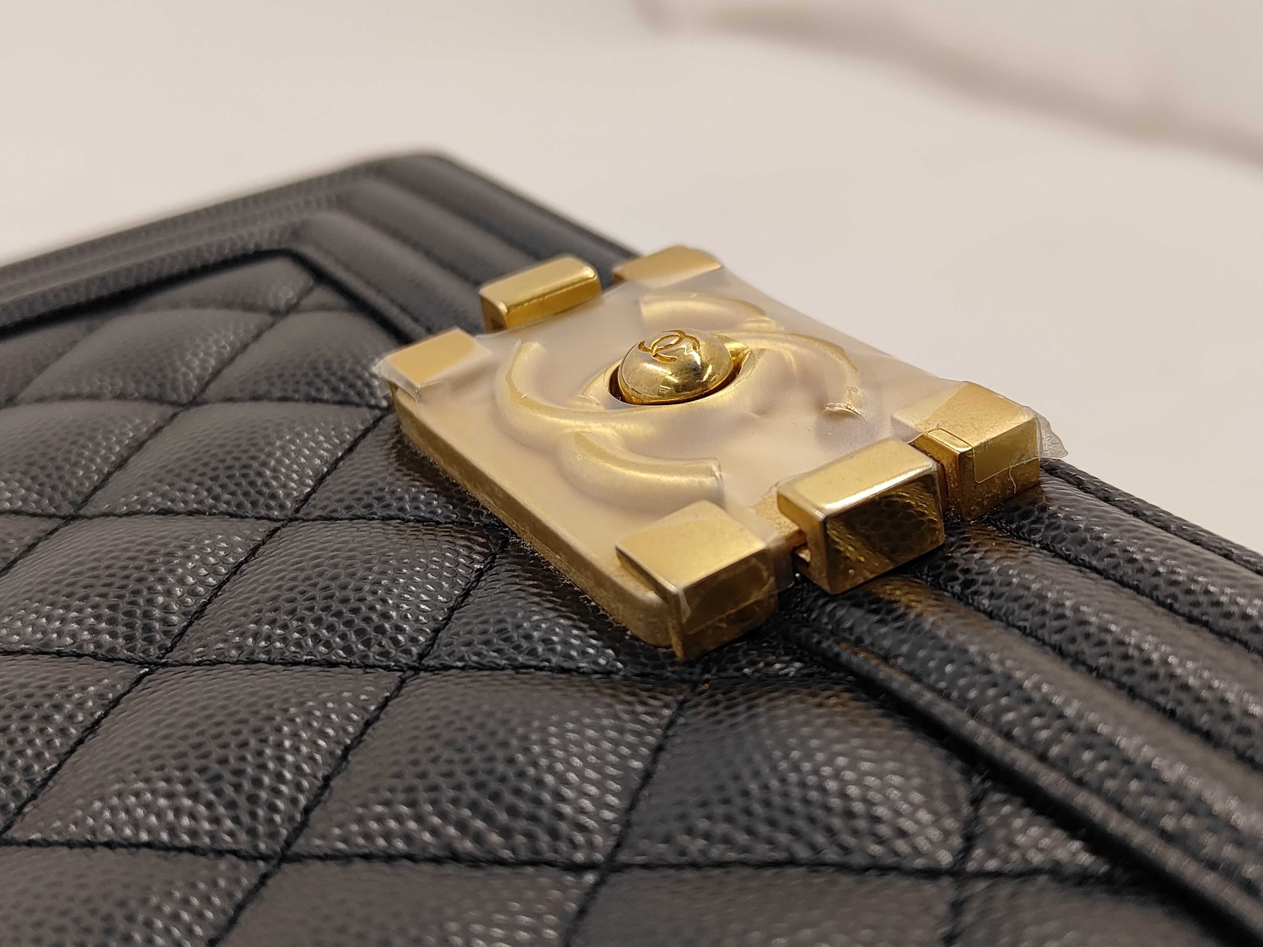 Matelassé Caviar Skin Boy Chanel Black Shoulder Bag — view 8