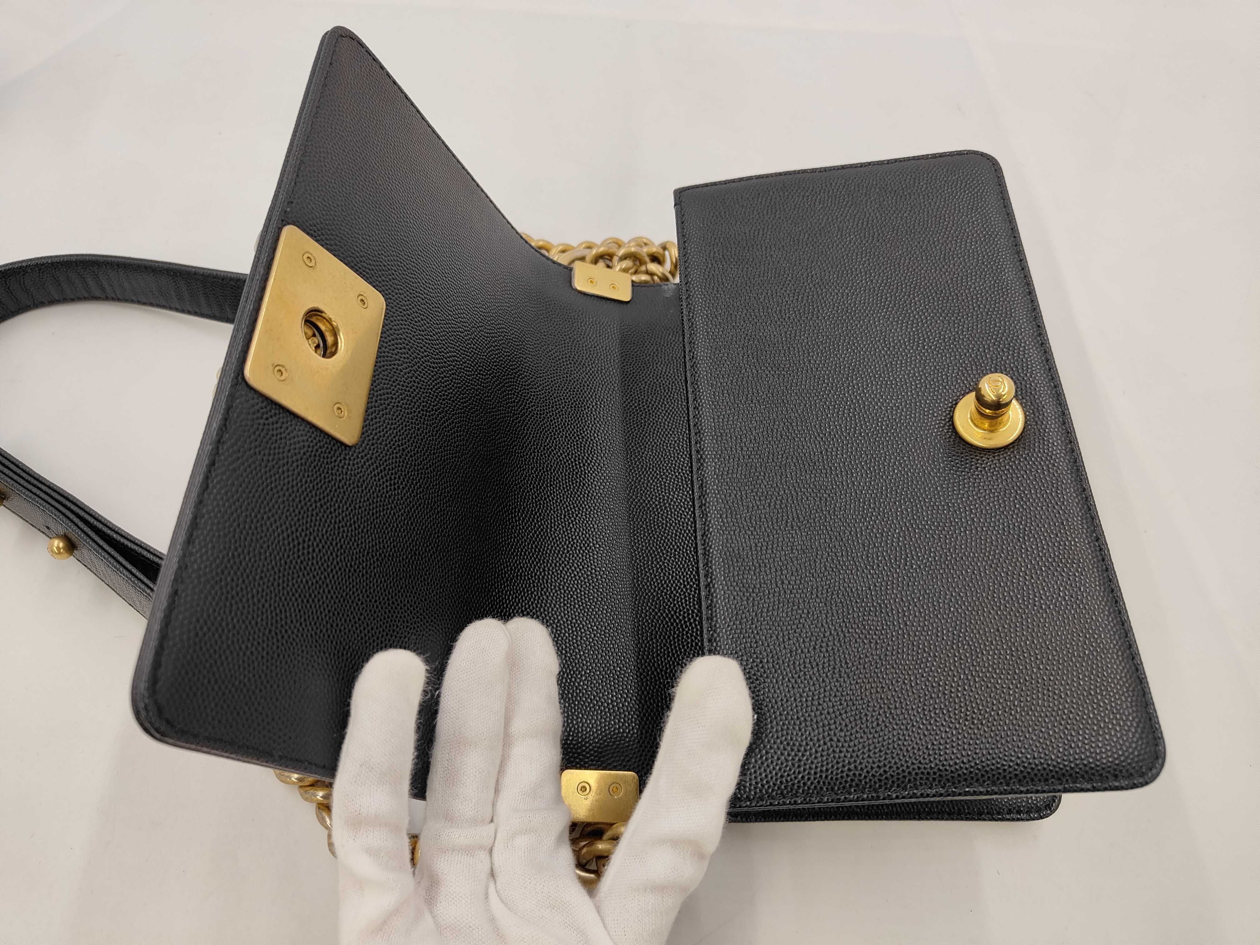 Matelassé Caviar Skin Boy Chanel Black Shoulder Bag — view 9