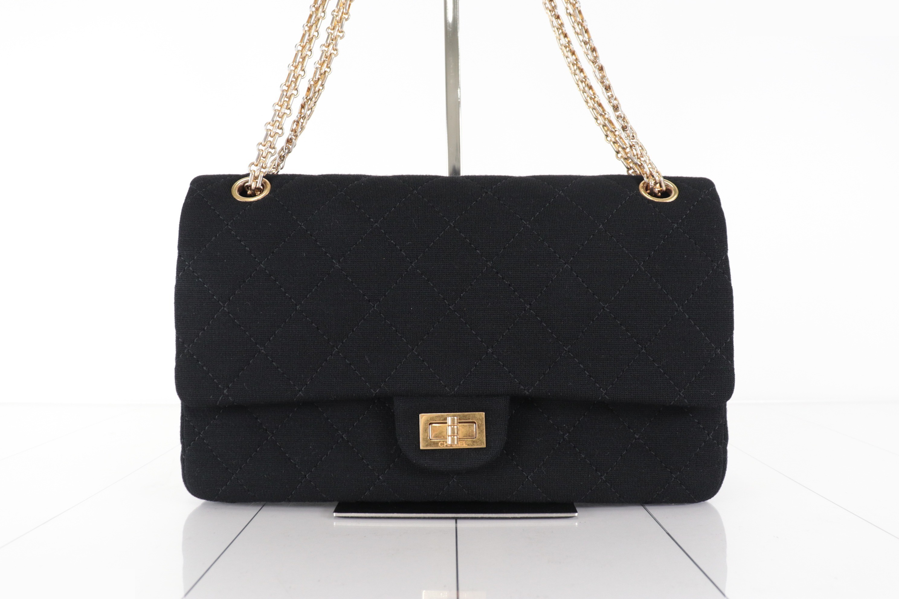 Double flap 27 cotton 2.55 chain shoulder bag, serial number 17 — view 2