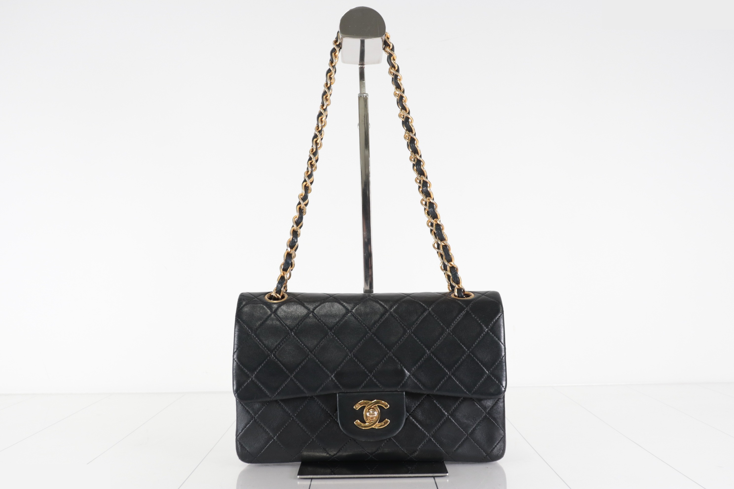 Double flap 23 Lambskin Chain Shoulder Bag, Unit No. 2 — view 2
