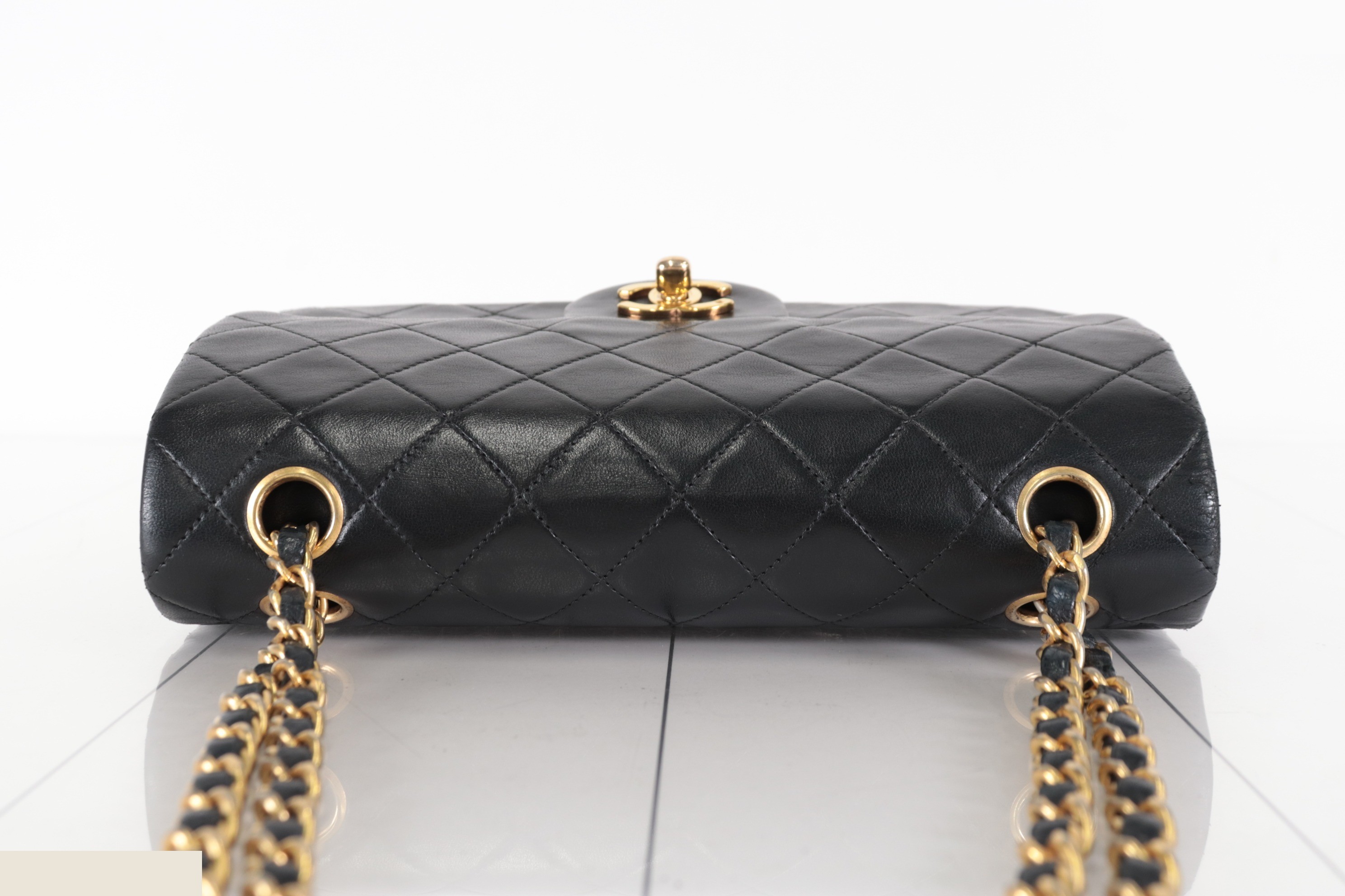 Double flap 23 Lambskin Chain Shoulder Bag, Unit No. 2 — view 6