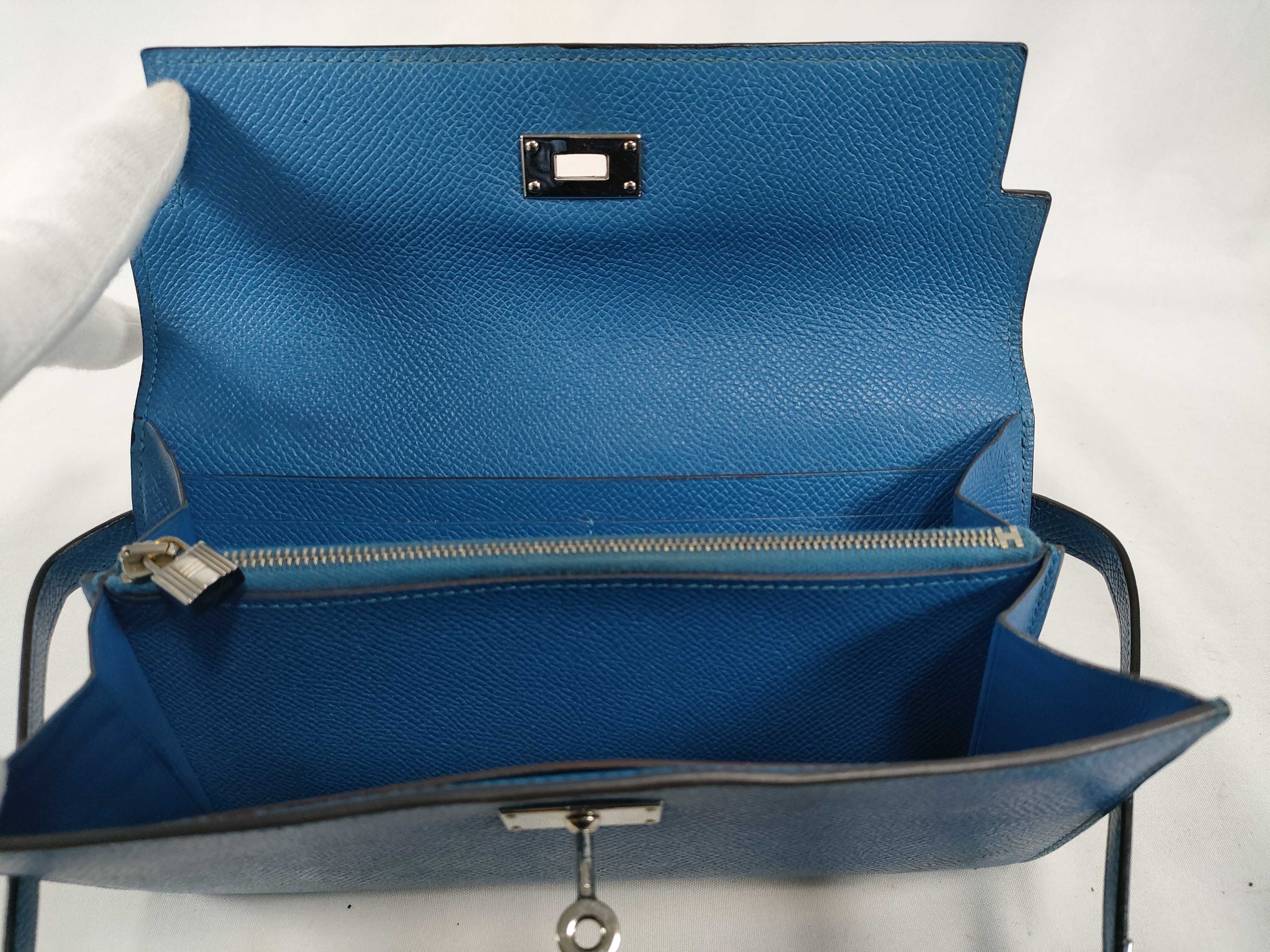 Kelly Wallet / Veau Epsom / Blue / O Stamp / Silver Hardware Wallet — view 10
