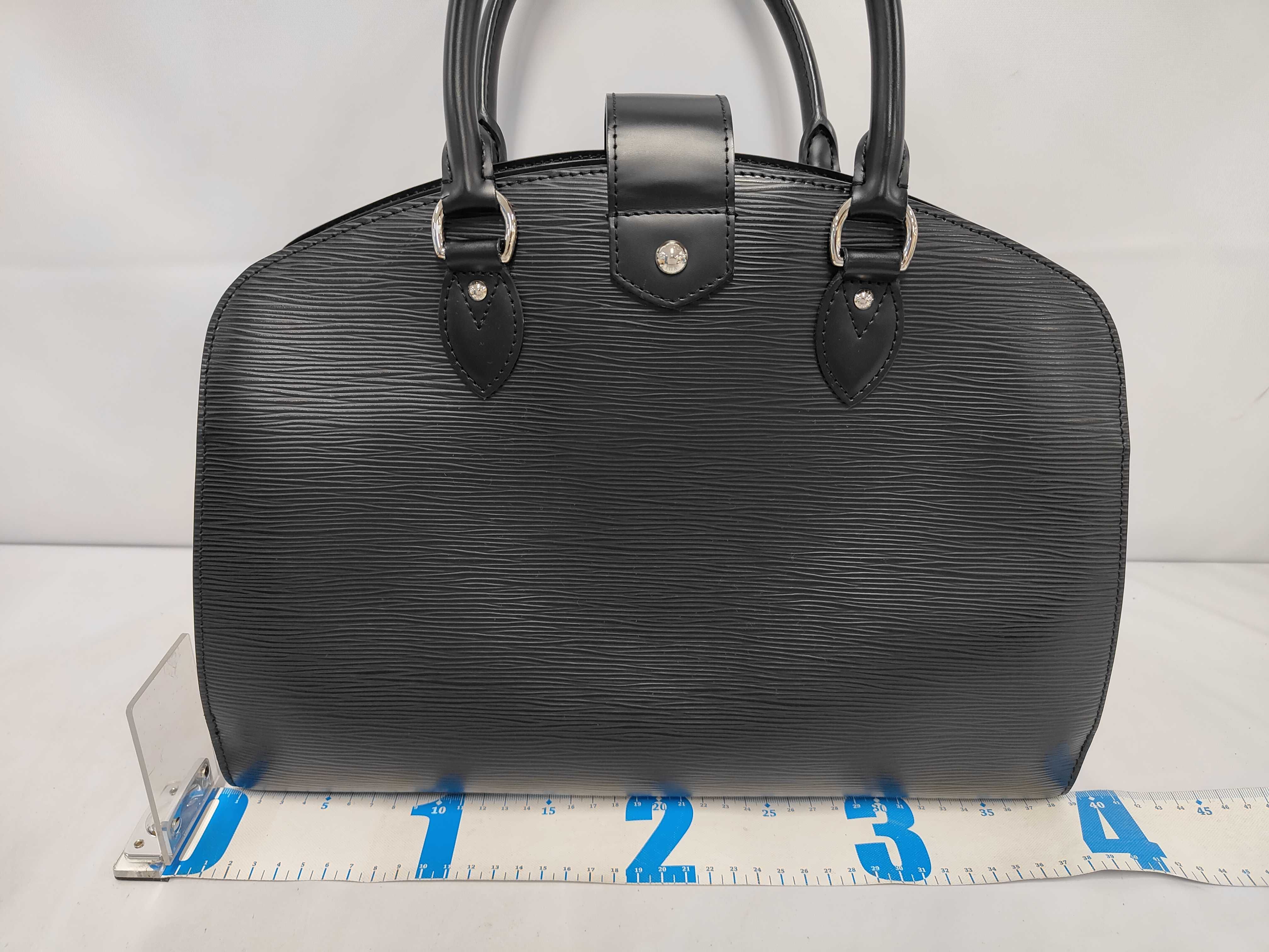 Epi Pont Neuf GM Black TR1133 Handbag — view 2