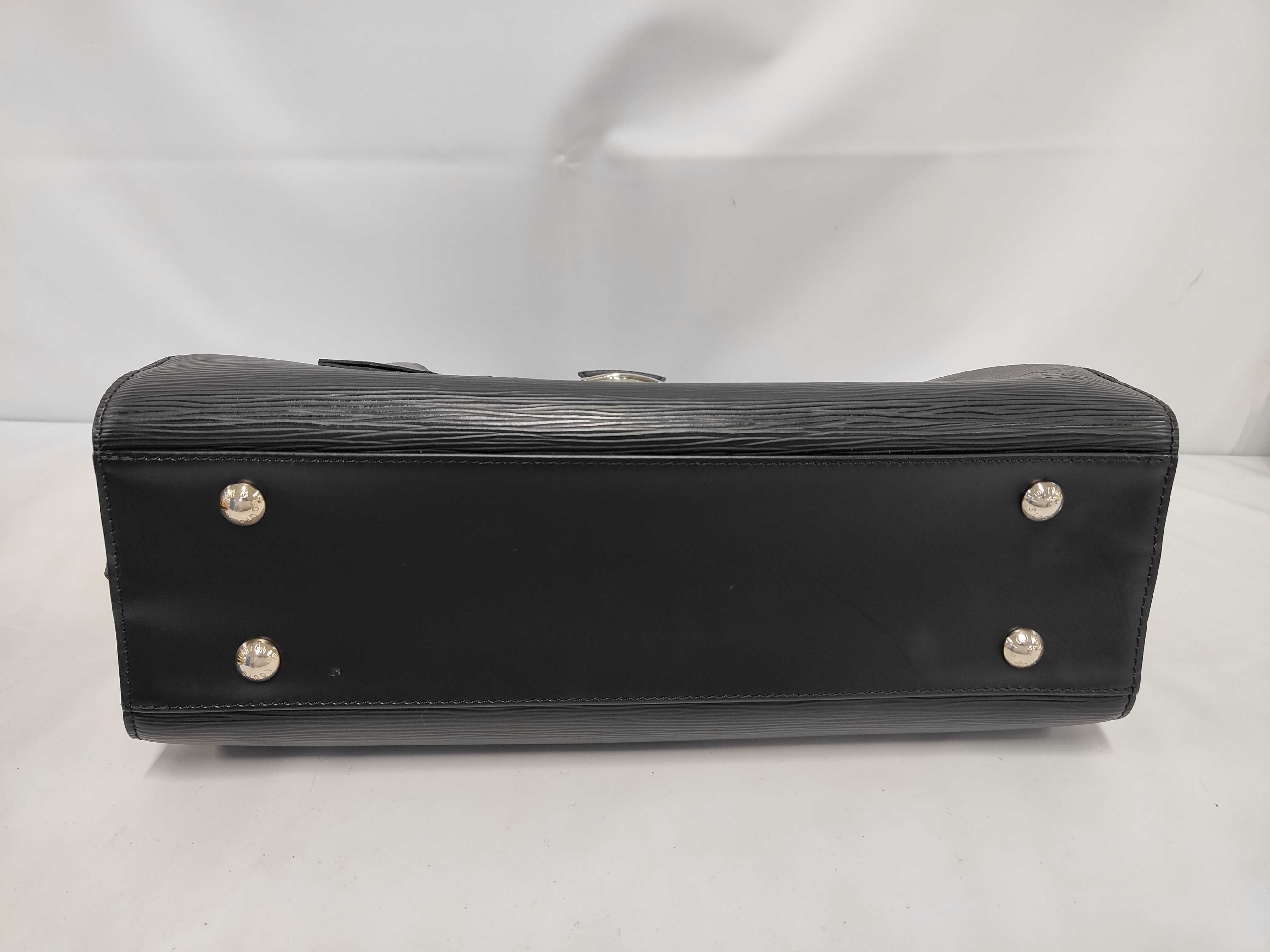 Epi Pont Neuf GM Black TR1133 Handbag — view 3