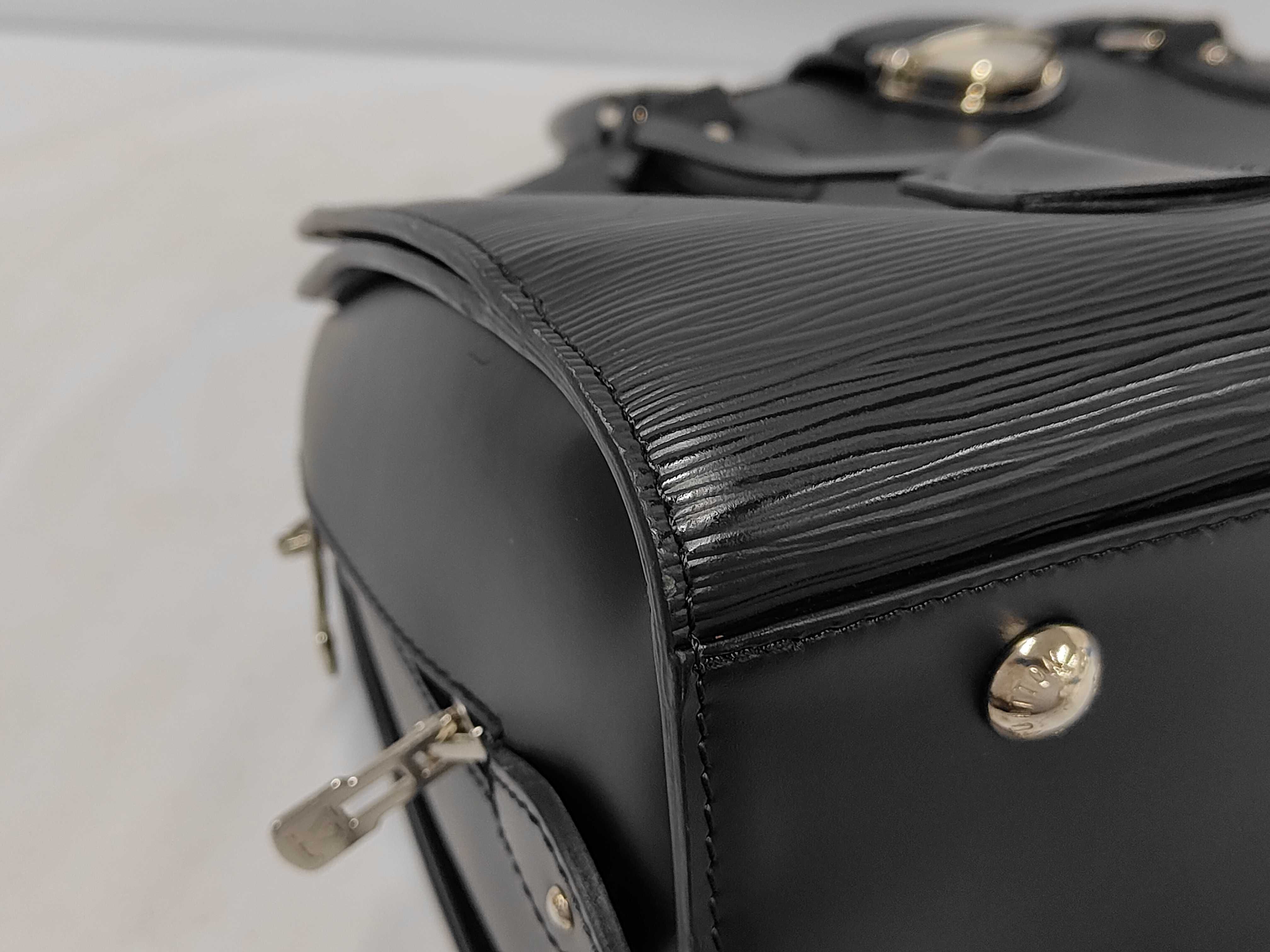 Epi Pont Neuf GM Black TR1133 Handbag — view 4