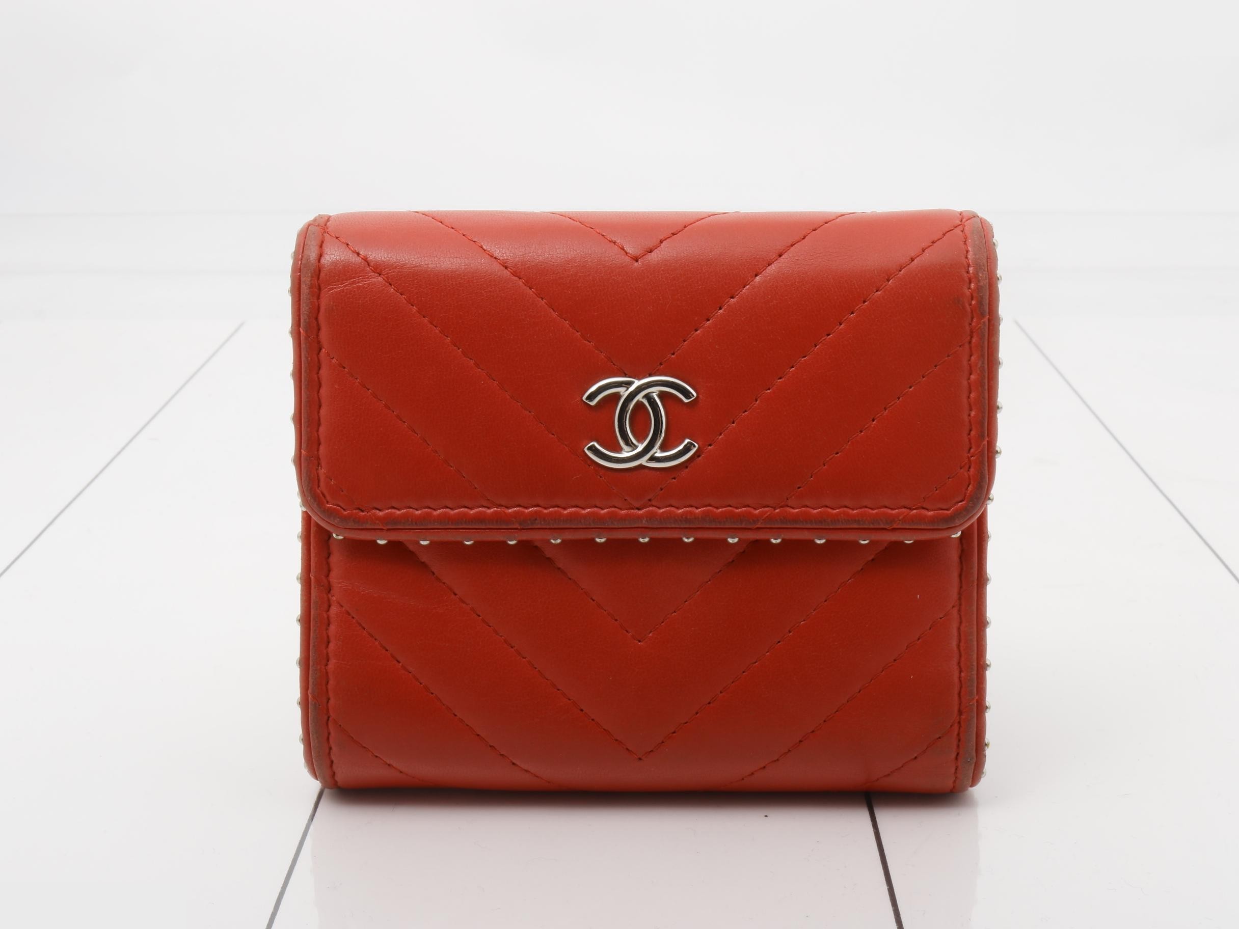 Studs V-stitch