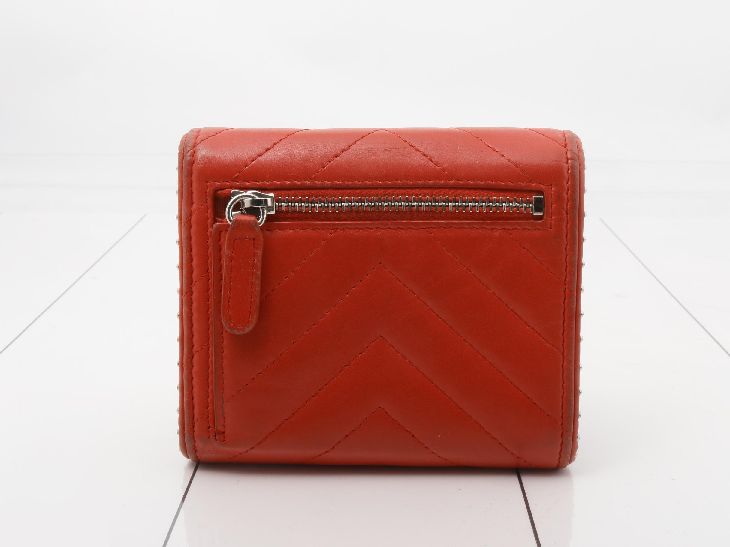 Studs V-stitch — view 2
