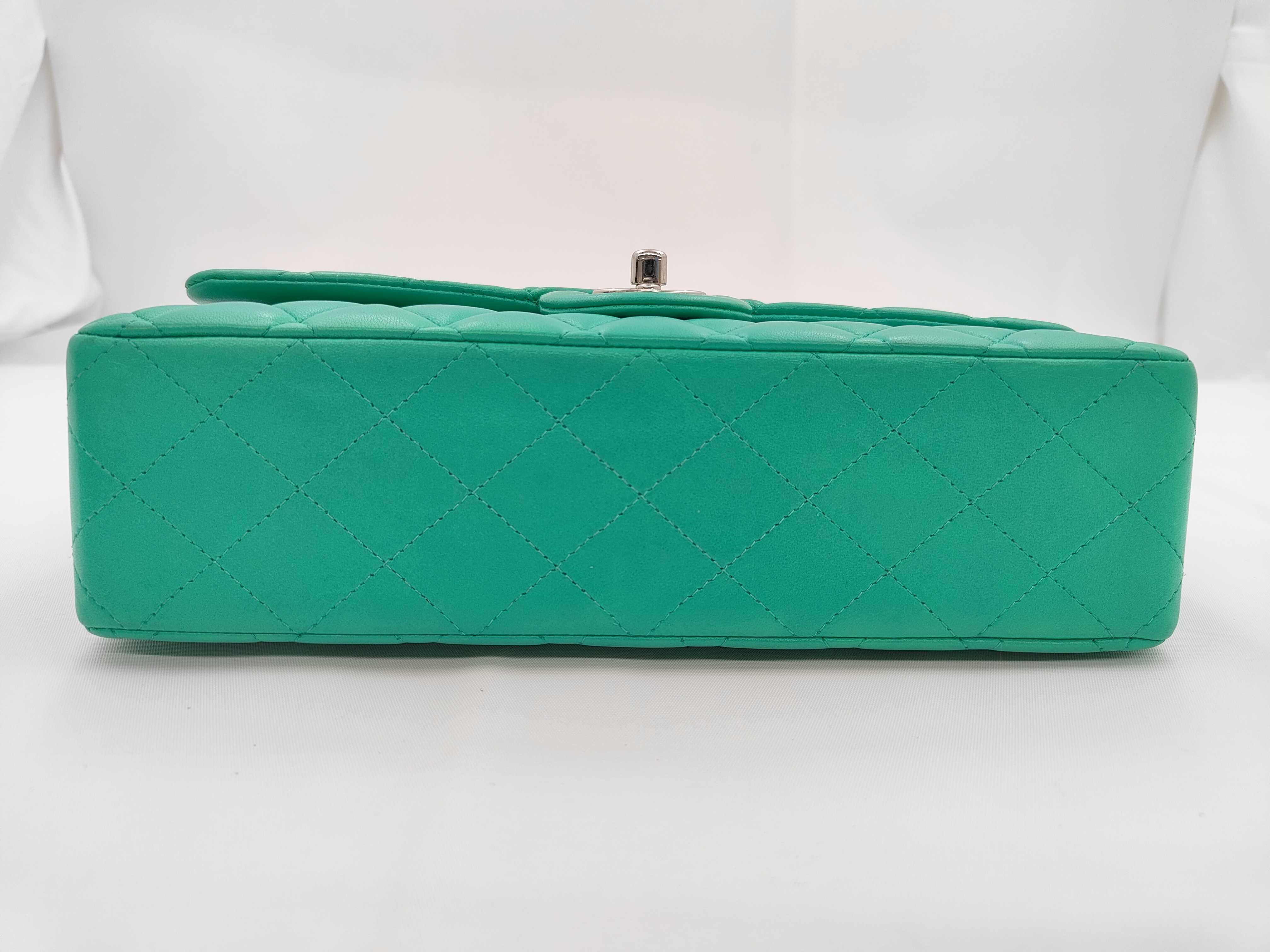Matelassé 25 Lambskin Green Double Flap Double Chain Shoulder Bag — view 5