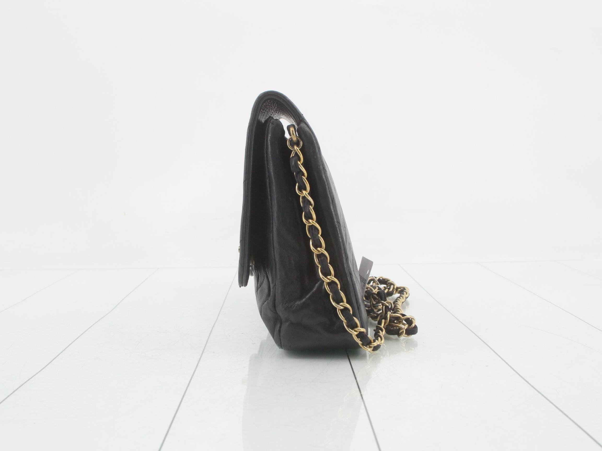 Turnlock chain — view 3