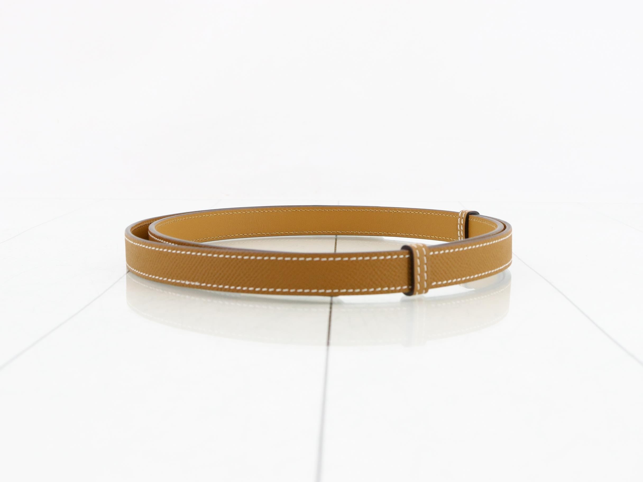 Kelly 18 belt, Veau Epsom leather, gold, W stamp, box and dust bag included. — view 2