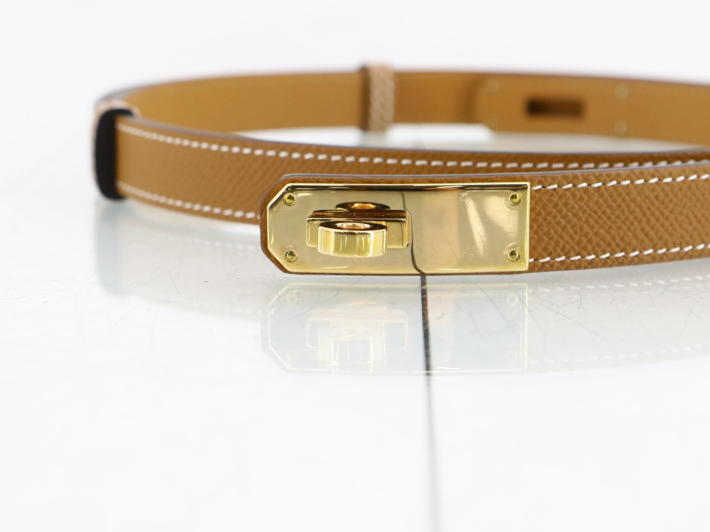 Kelly 18 belt, Veau Epsom leather, gold, W stamp, box and dust bag included. — view 3