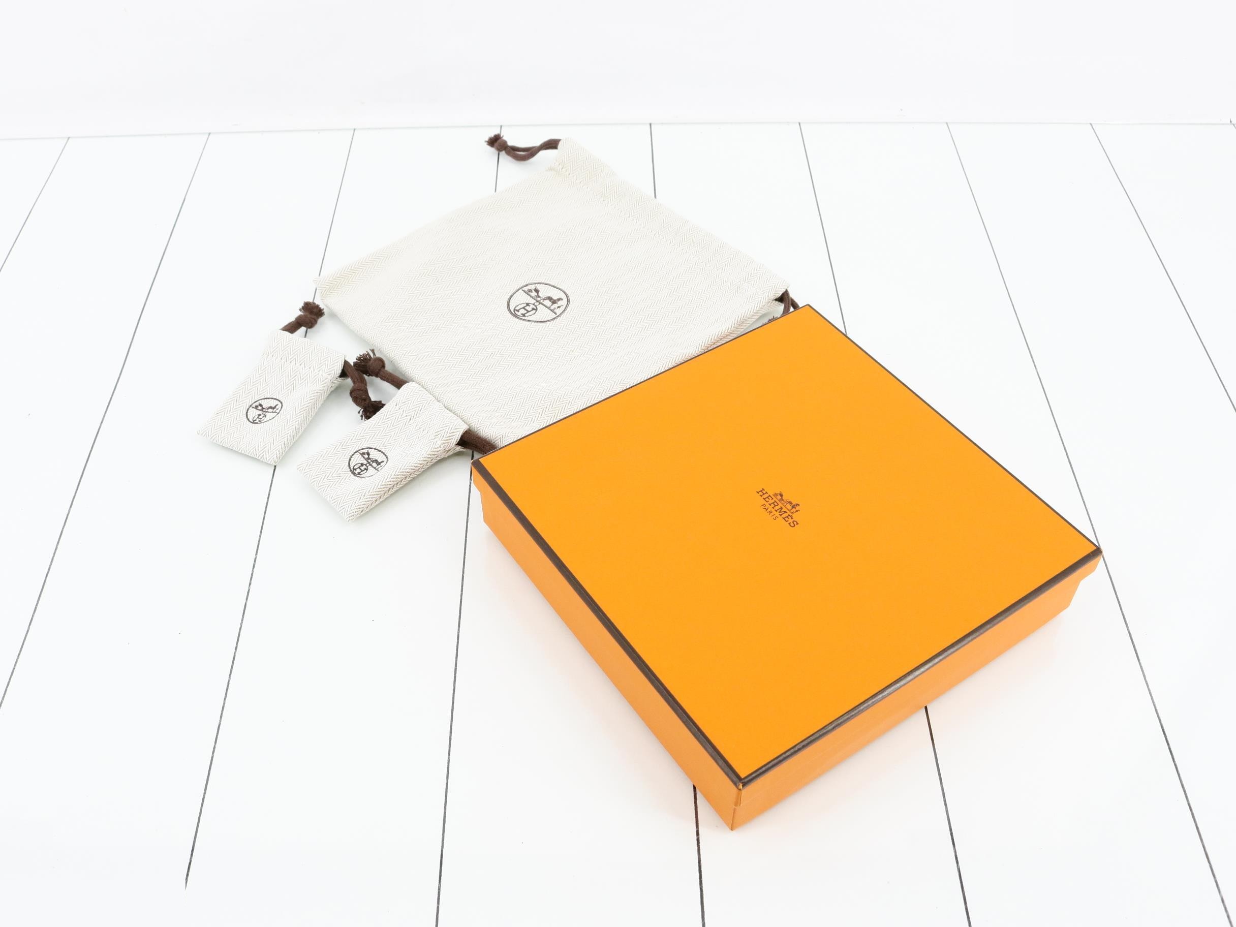 Kelly 18 belt, Veau Epsom leather, gold, W stamp, box and dust bag included. — view 4