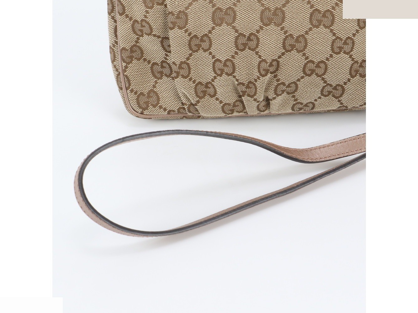GG Canvas Lovely Heart 256899 Leather Shoulder Bag (Crossbody) — view 2