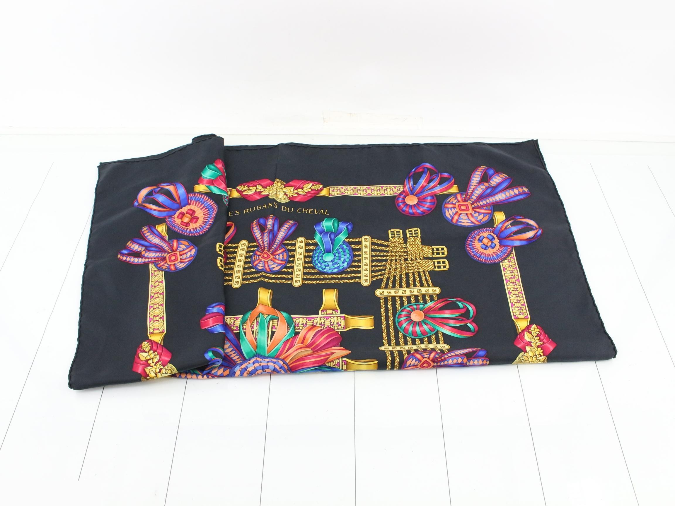 Carre 90 and other accessories — view 3