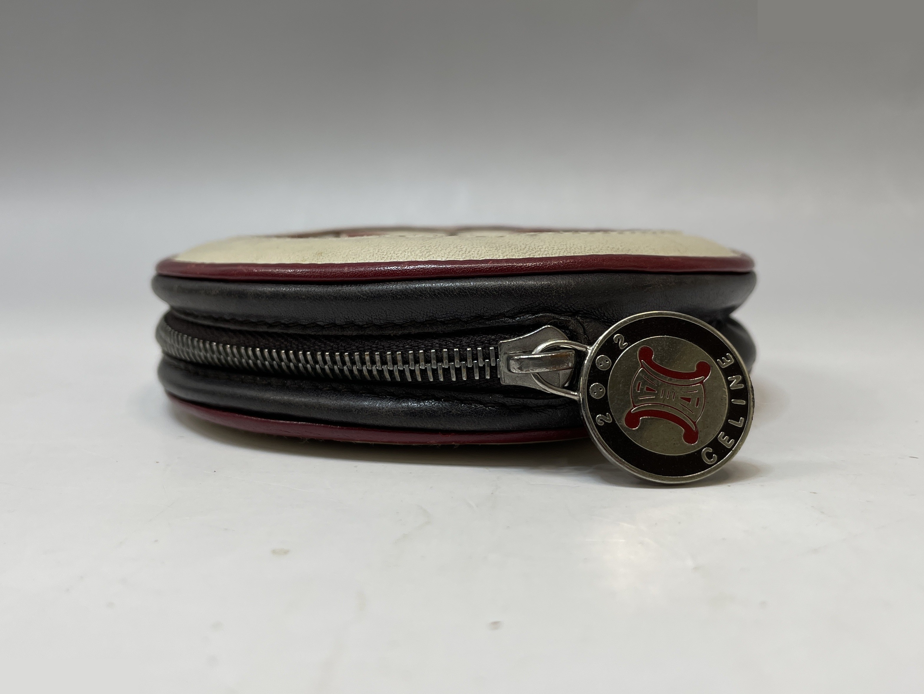 2002 Limited Edition FIFA Triomphe Soccer Ball Shaped Coin Case (White) — view 3