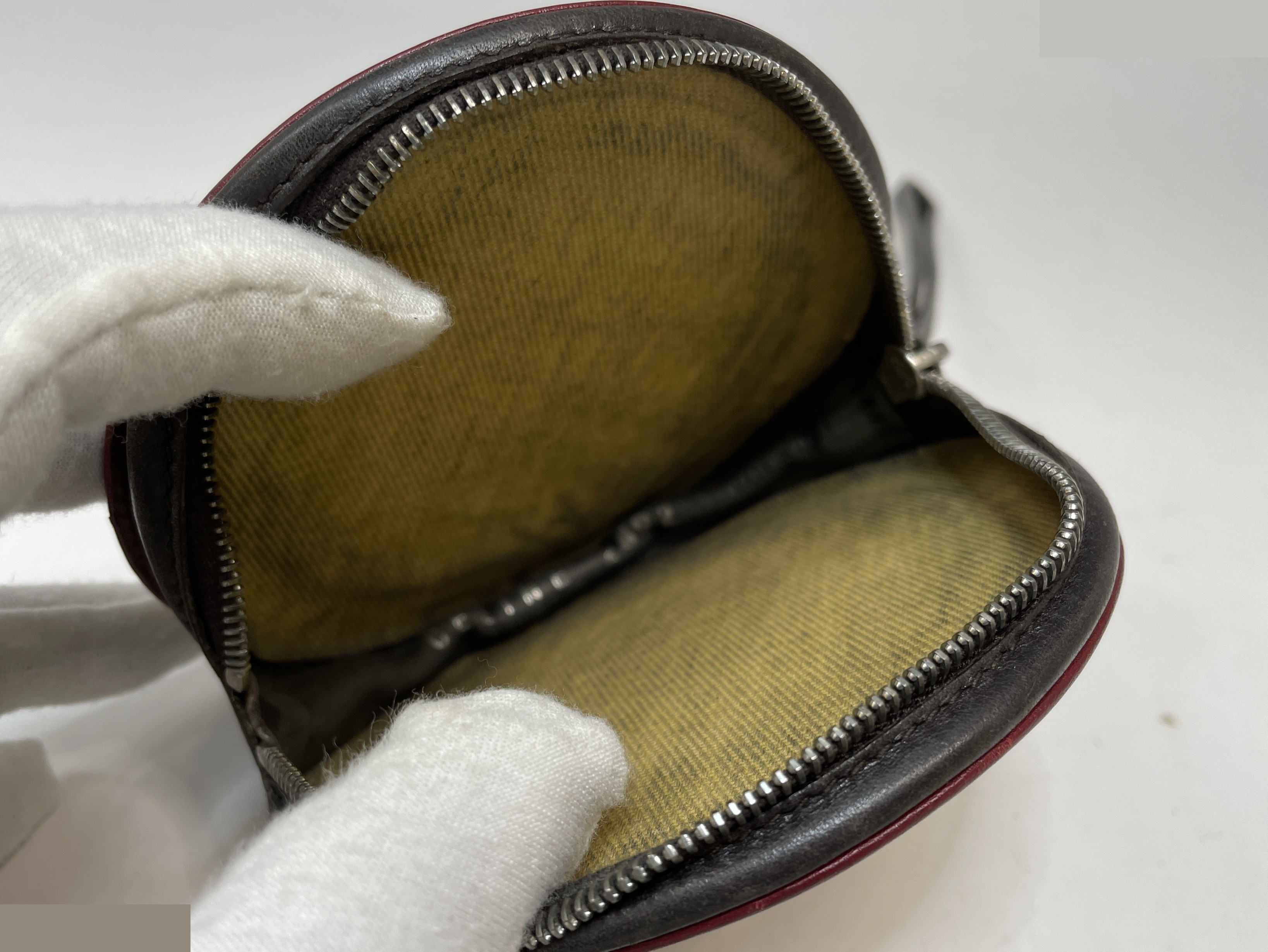 2002 Limited Edition FIFA Triomphe Soccer Ball Shaped Coin Case (White) — view 7