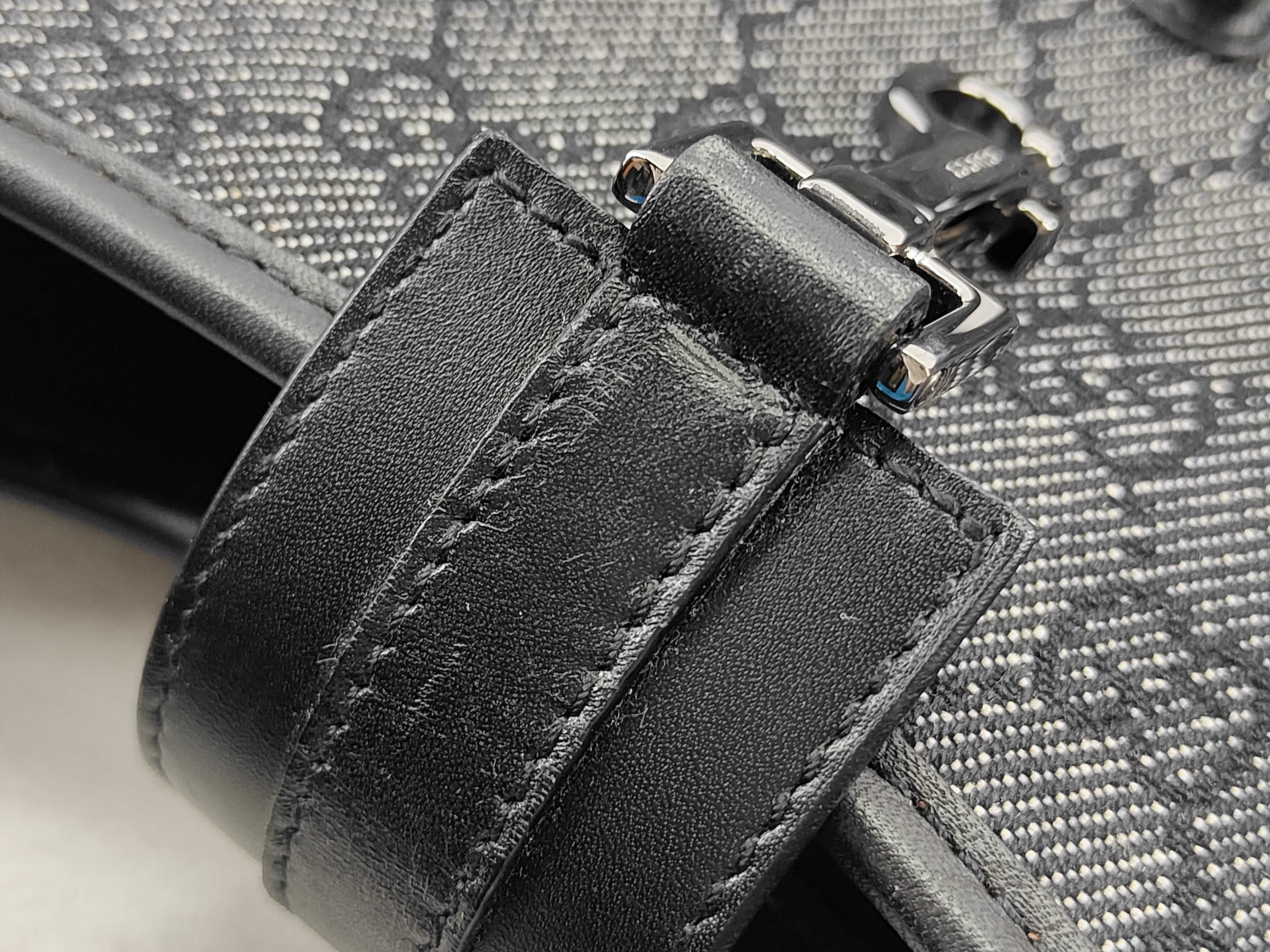 GG Canvas Shoulder Bag — view 15