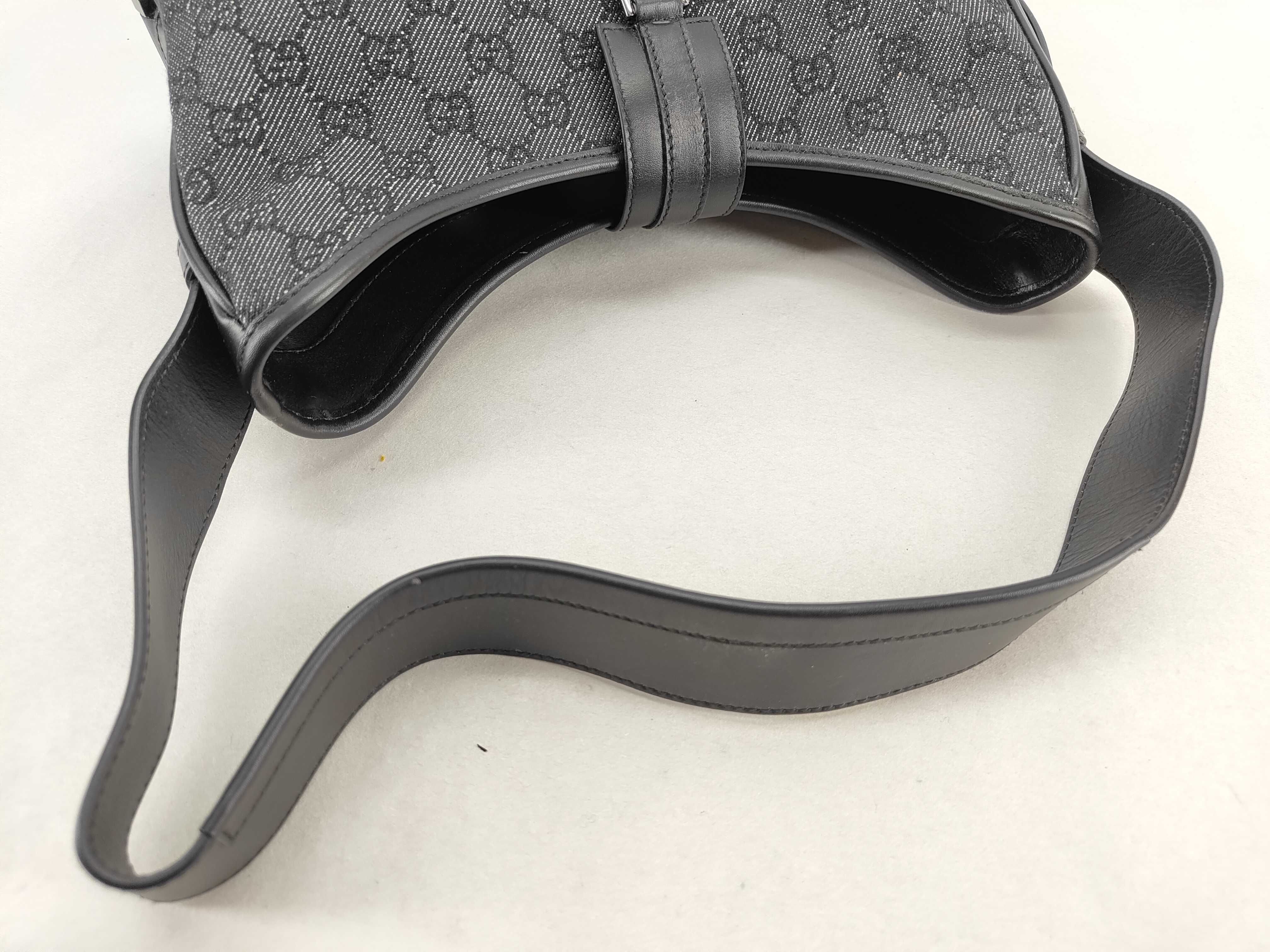 GG Canvas Shoulder Bag — view 4
