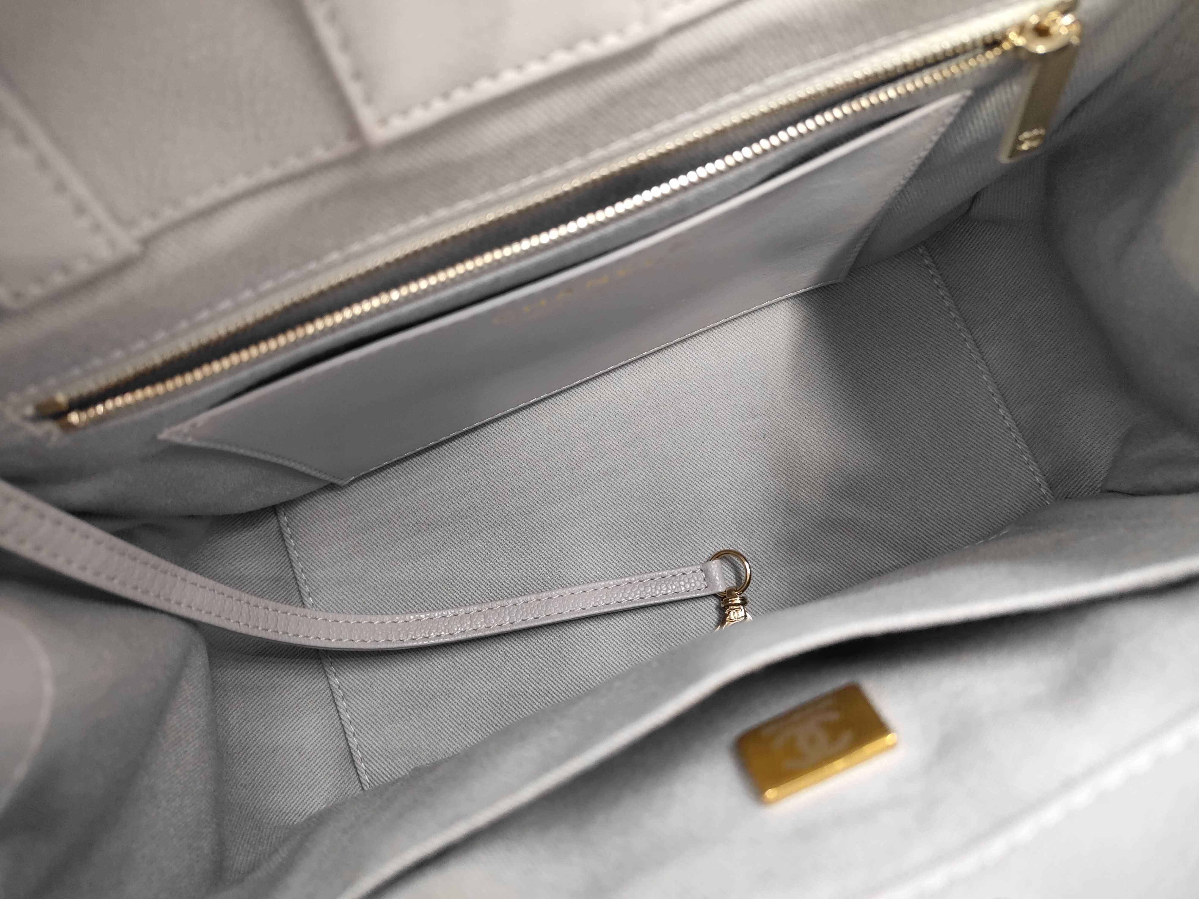 Business Affinity Caviar Shoulder Bag/Handbag — view 8
