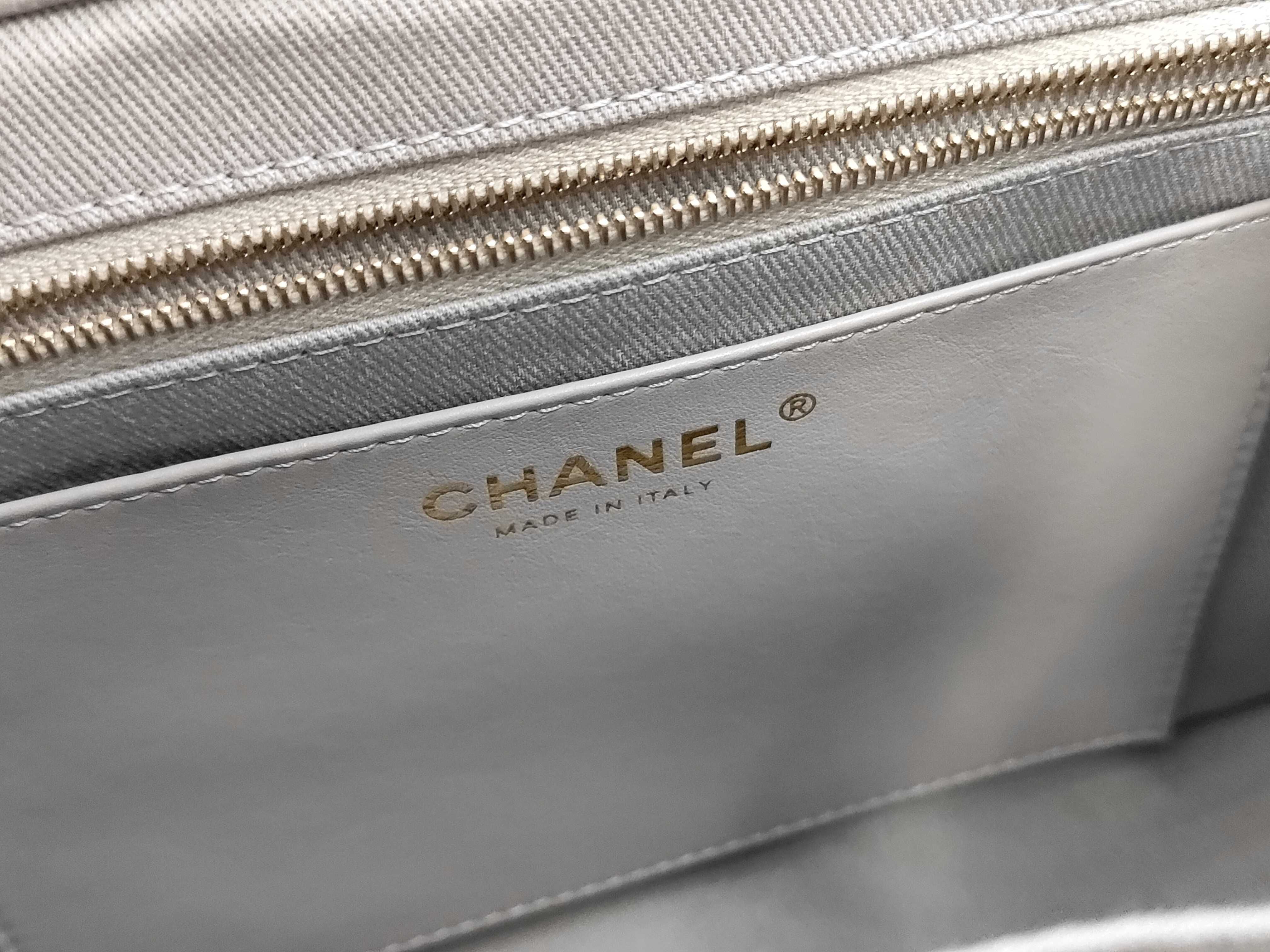 Business Affinity Caviar Shoulder Bag/Handbag — view 9