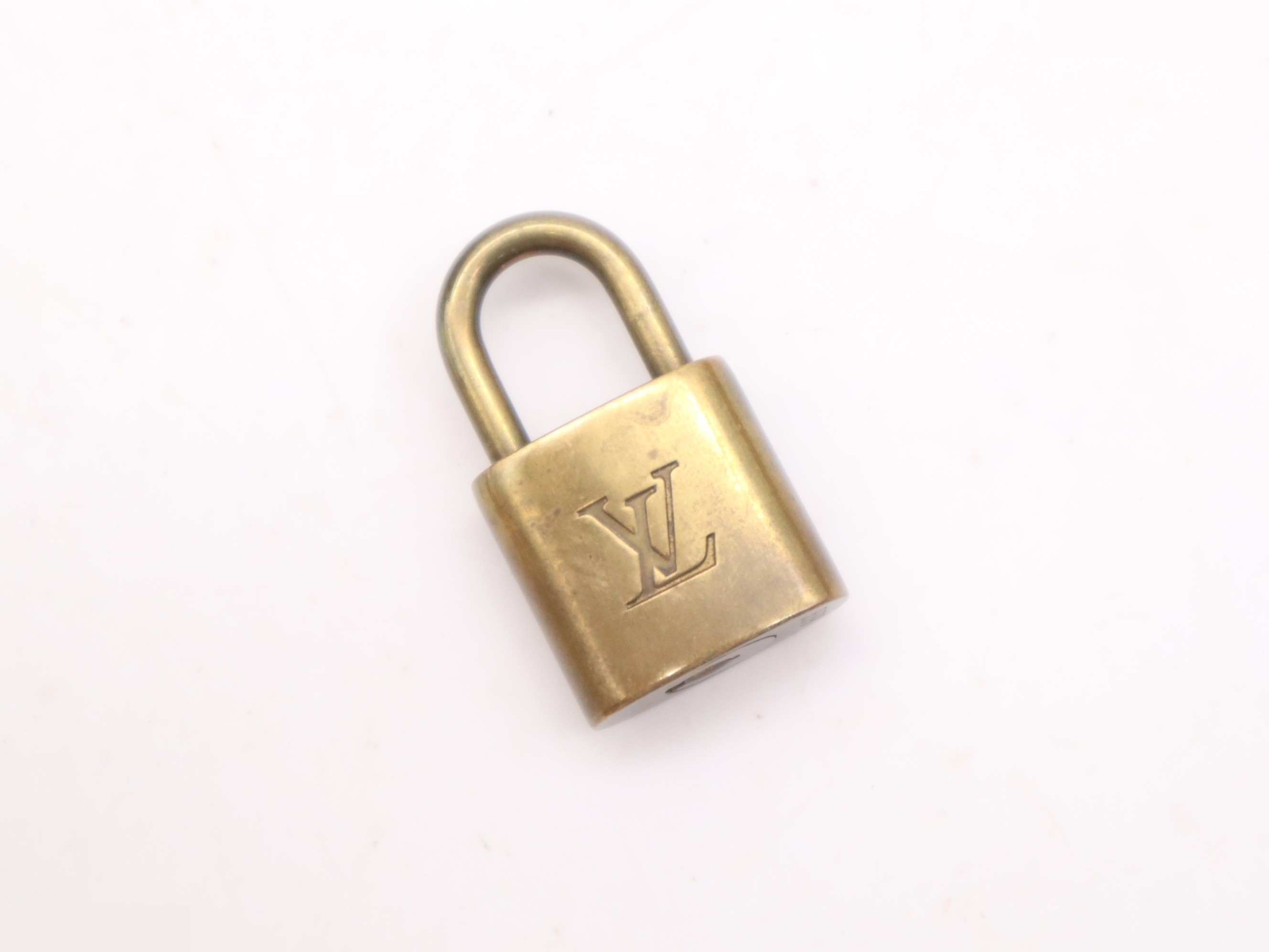 Keepall Bandouliere 50: Shoulder strap, padlock, 2 keys, name tag. — view 12