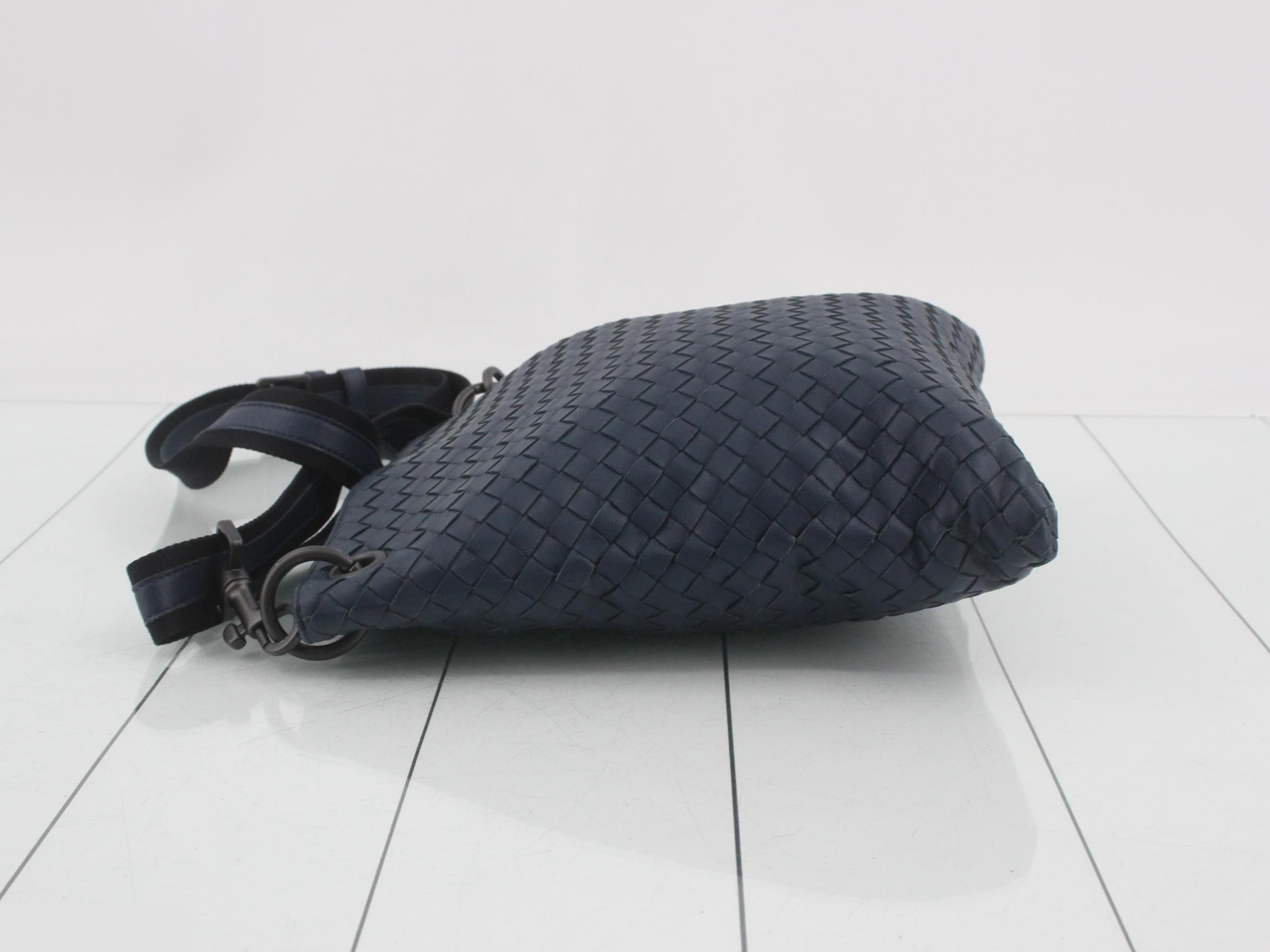 Intrecciato shoulder bag, blue — view 4