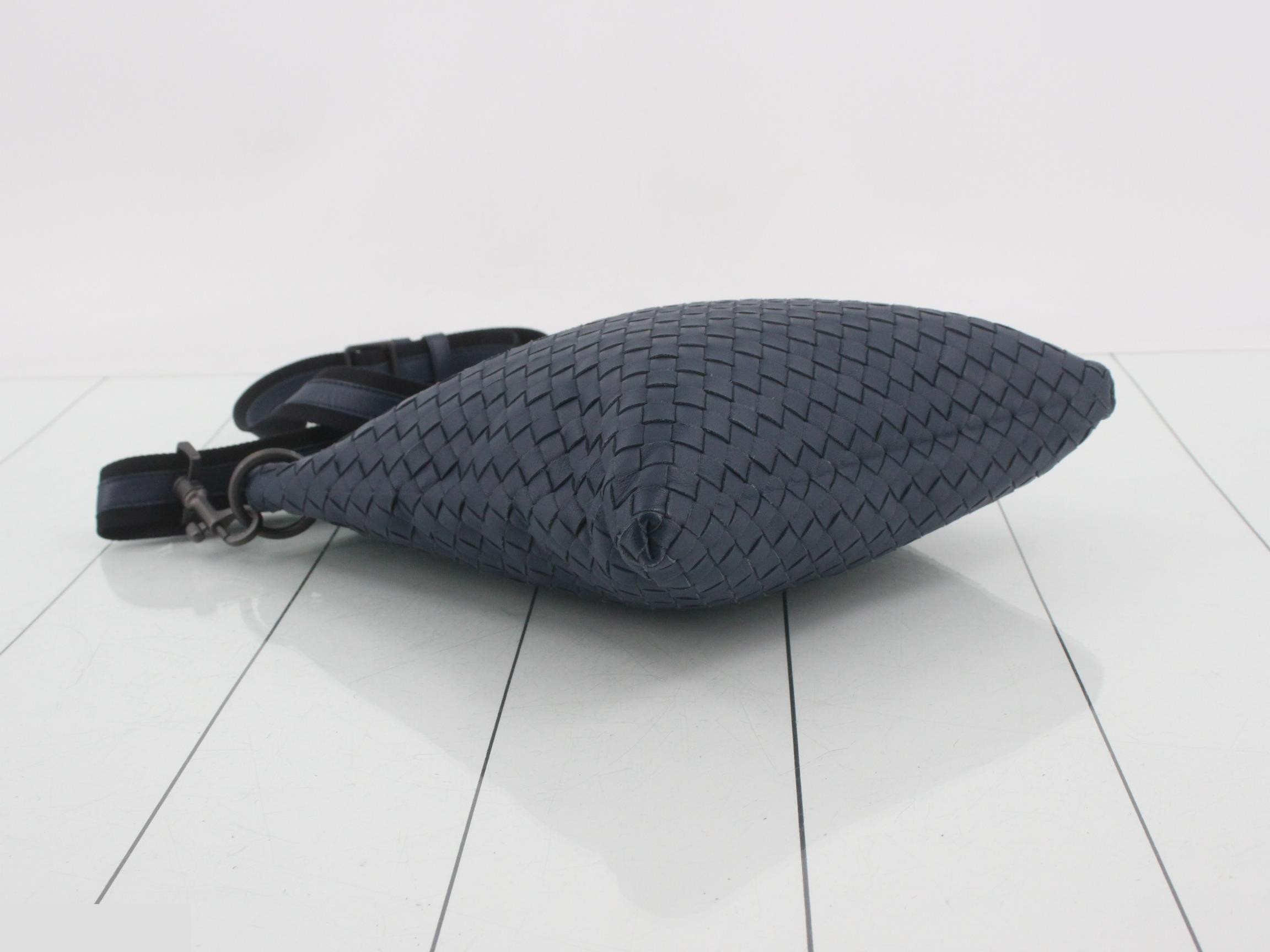 Intrecciato shoulder bag, blue — view 5