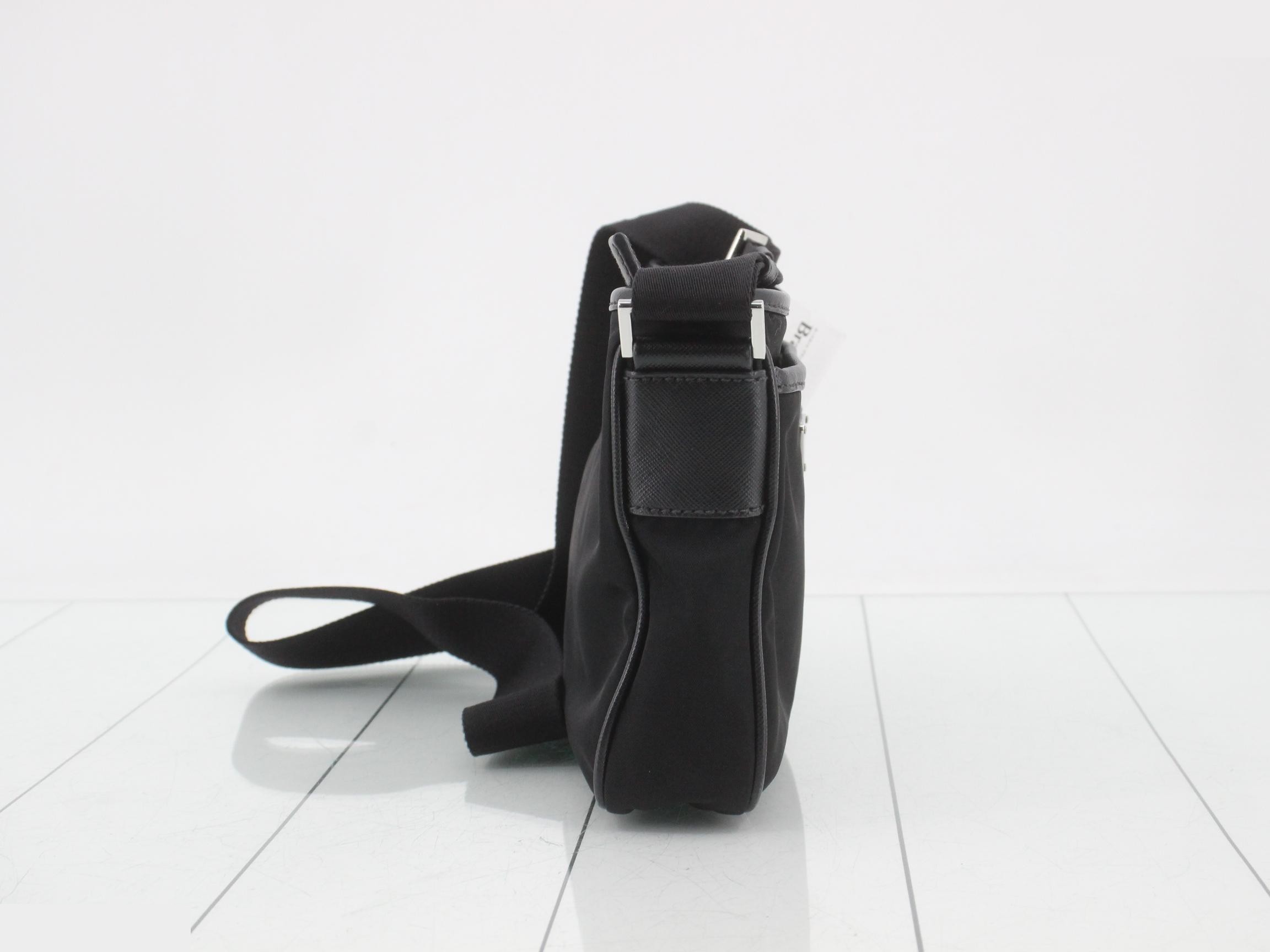Nylon Triangle Plate Shoulder Bag — view 4