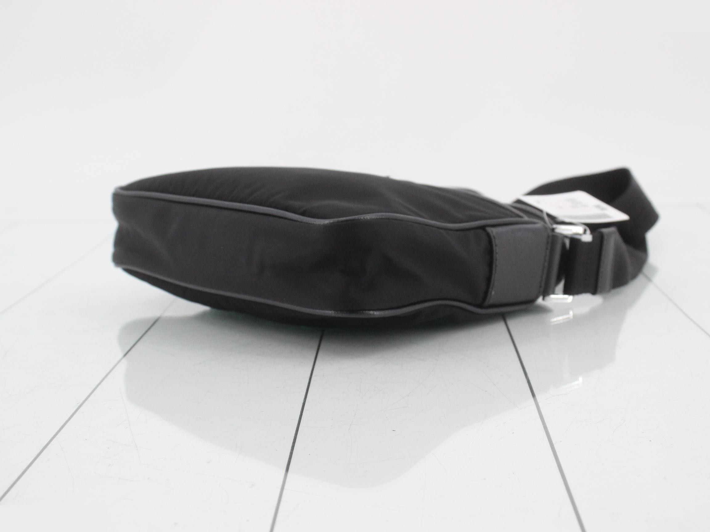 Nylon Triangle Plate Shoulder Bag — view 6