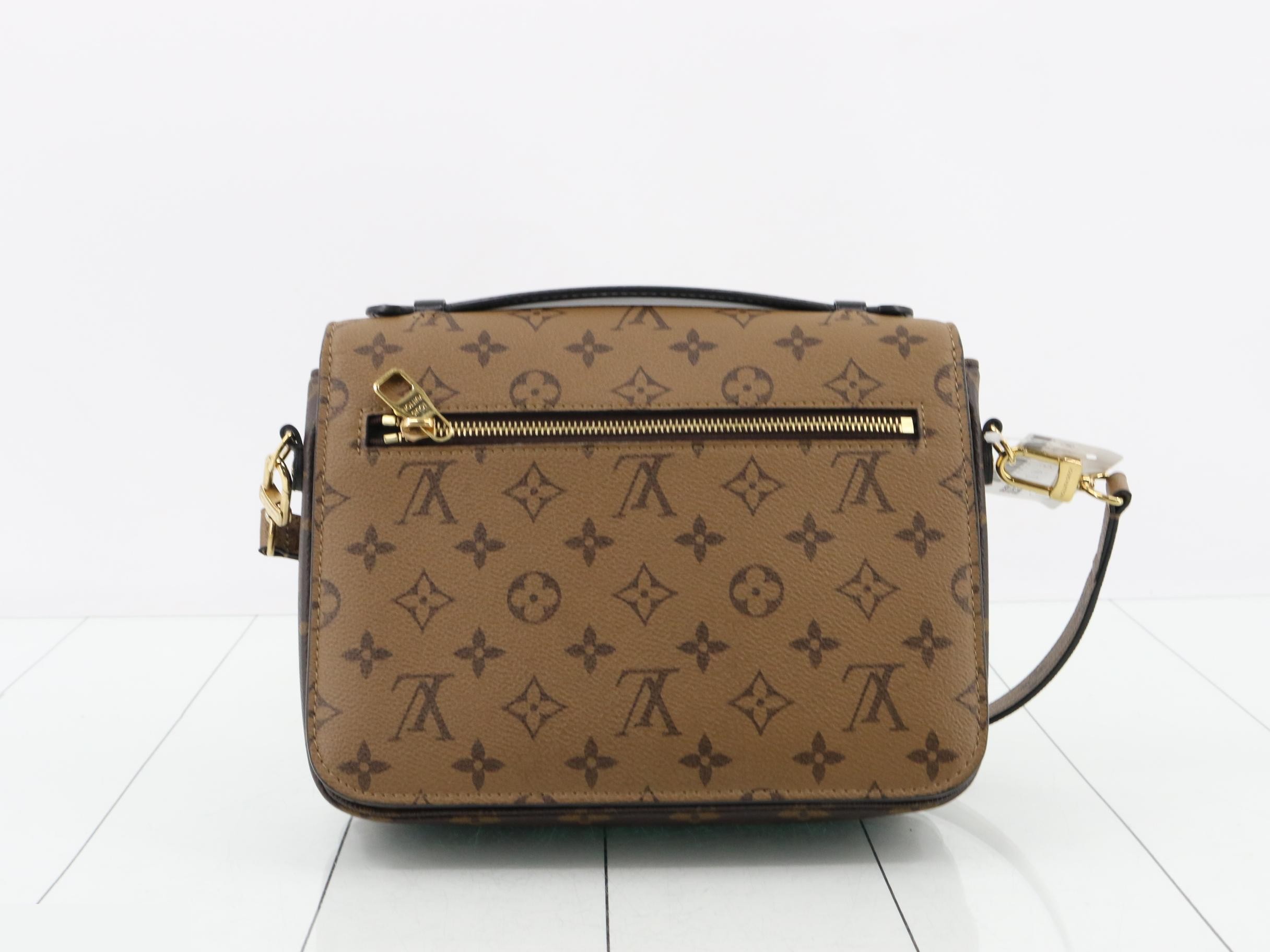 Pochette Metis MM 2-Way Shoulder/Handbag — view 2