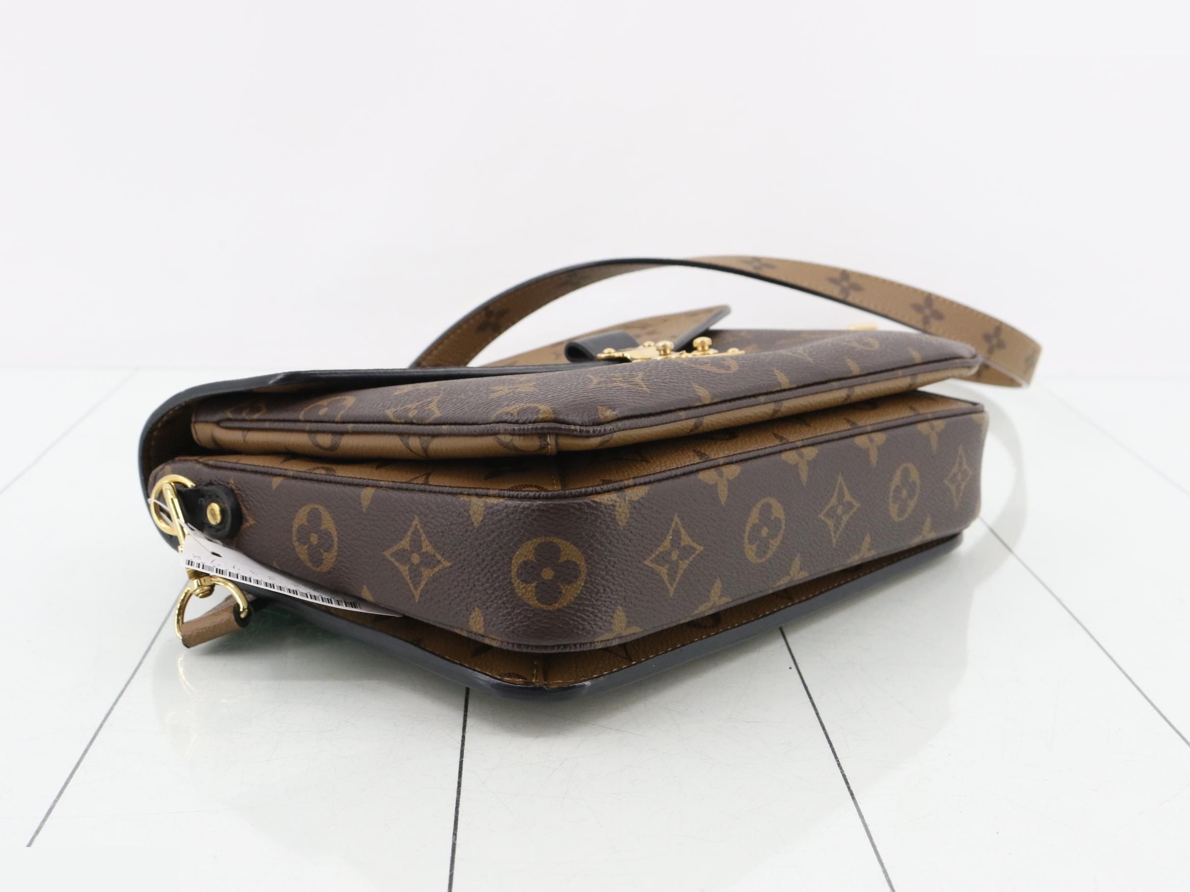 Pochette Metis MM 2-Way Shoulder/Handbag — view 5