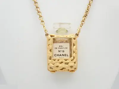 TOM engraved perfume bottle, chain approximately 80cm