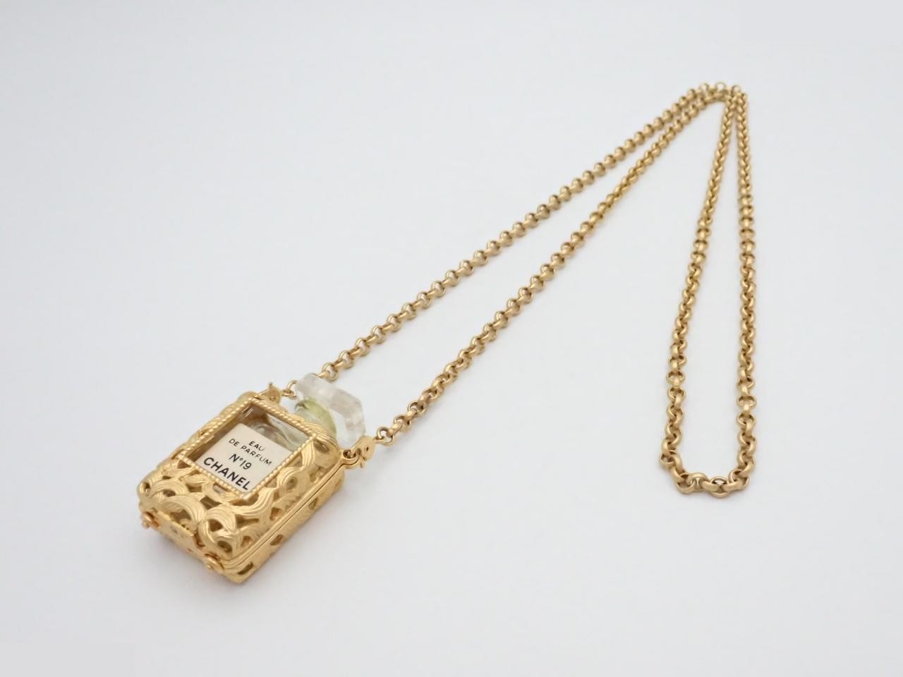 TOM engraved perfume bottle, chain approximately 80cm — view 3