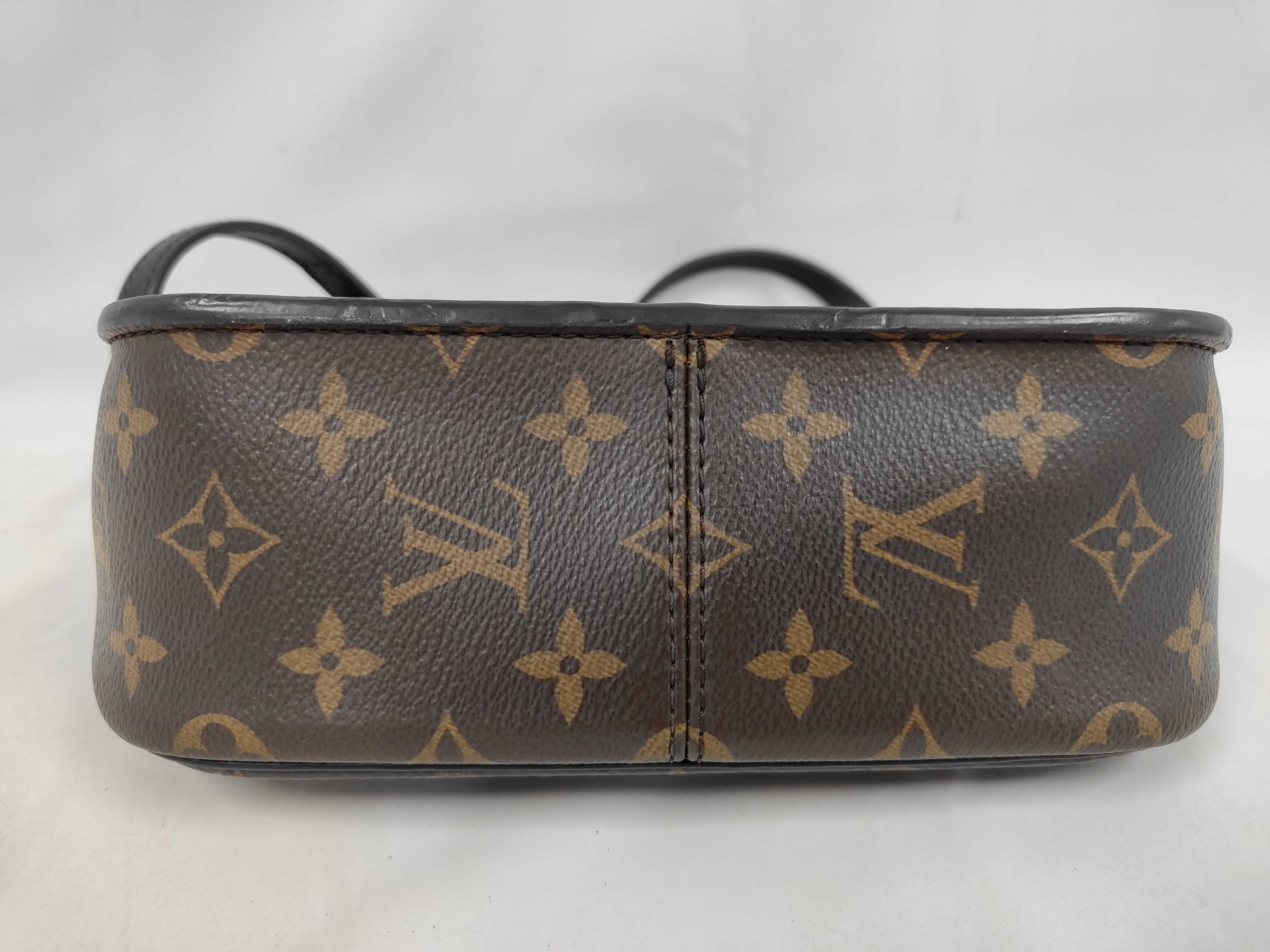 M45592 Passy Shoulder Bag — view 4