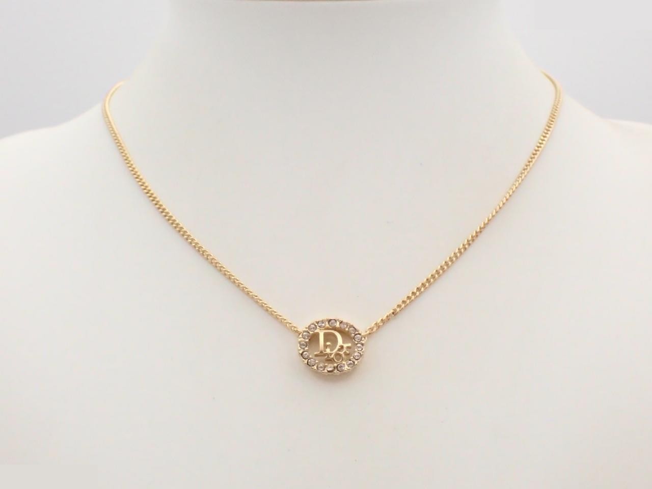 Other line: Precious metals, necklaces, pendants, neck circumference approximately 43 cm. — view 3