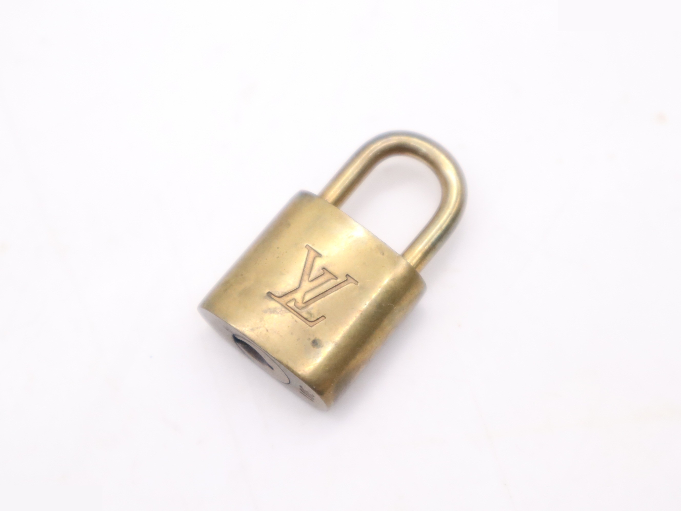 Keepall Bandouliere 55: Shoulder strap, padlock, 2 keys, name tag. — view 9