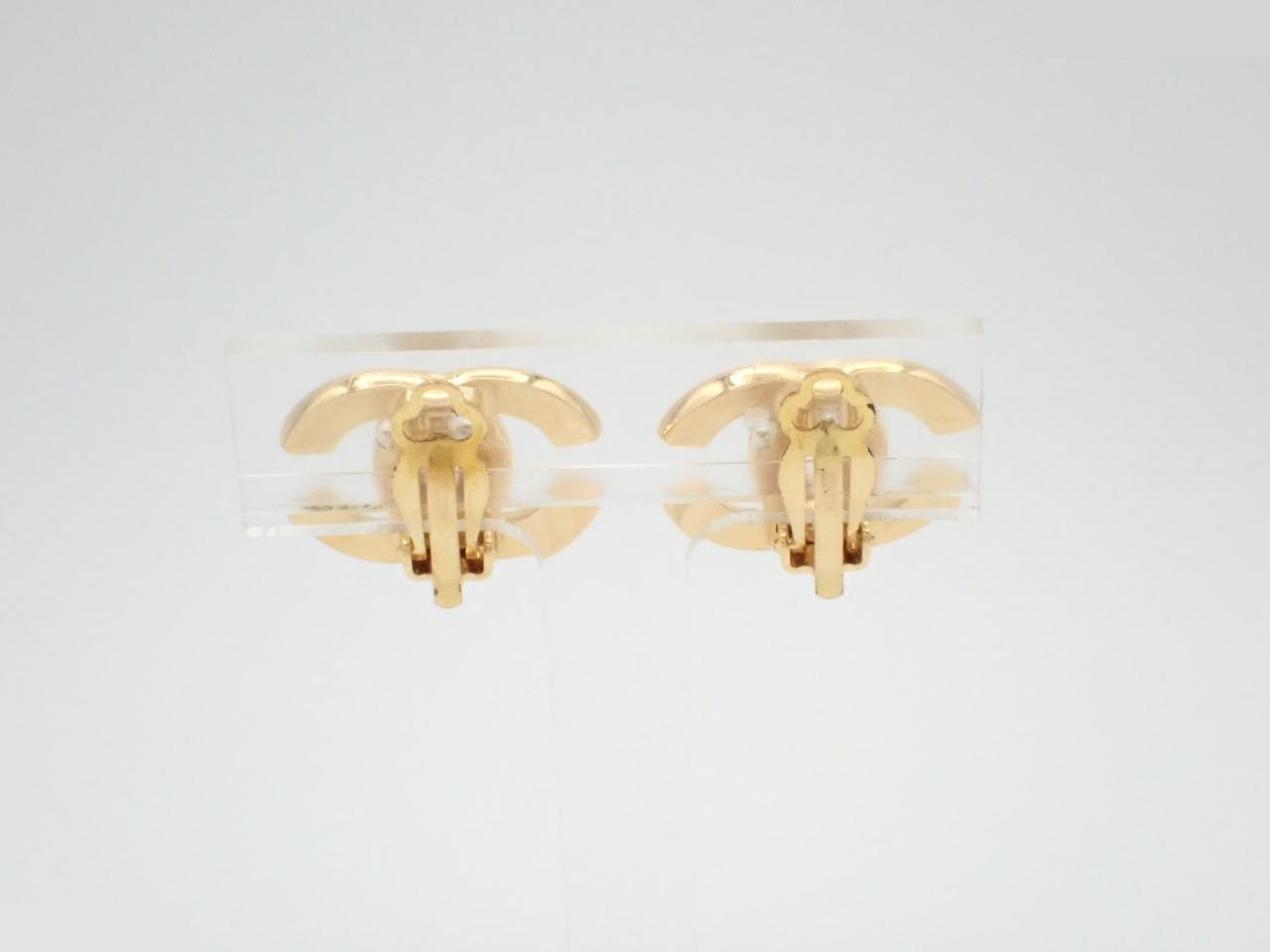 earrings, model 02P, Coco Mark design, gold, 2.3 cm wide. — view 2