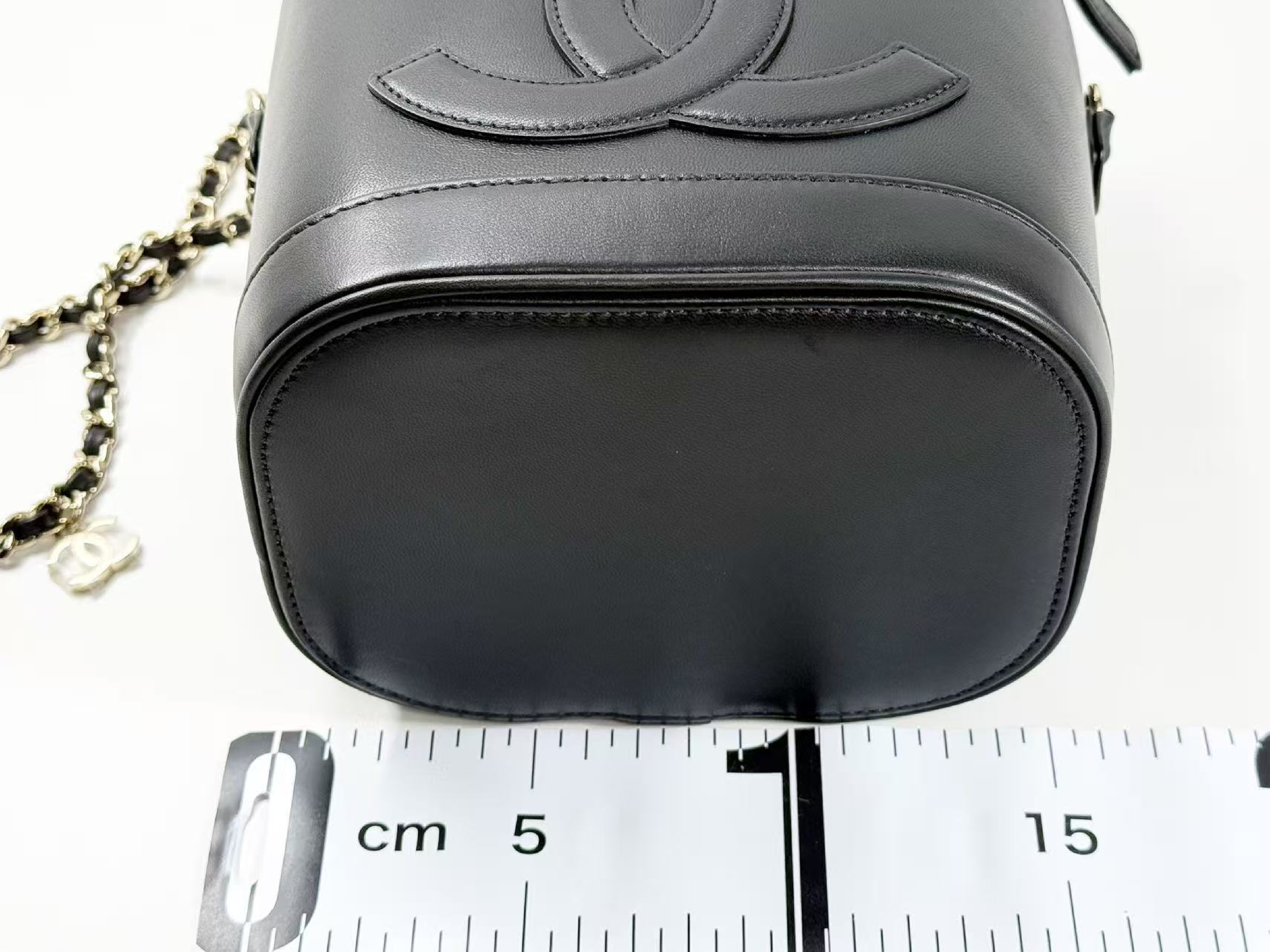 Stored Item, Black, Large Coco Vanity Case, 2-way, W15/H16/D12cm (approx.), Serial Number in the 27s range. Includes dust bag, booklet, authenticity card, and sticker. Gold hardware. Handbag/Shoulder bag. Item Number: 27488316. — view 5