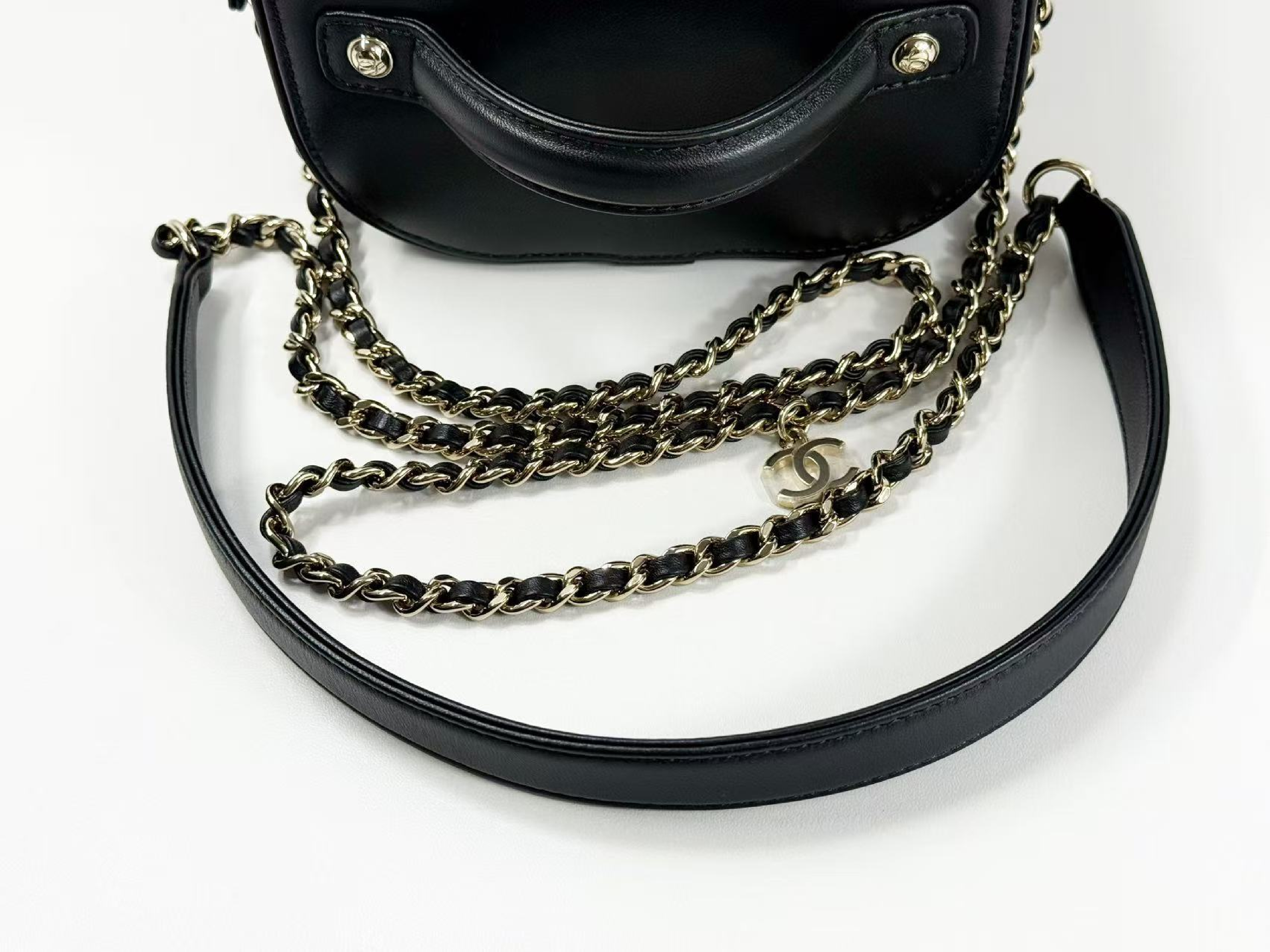Stored Item, Black, Large Coco Vanity Case, 2-way, W15/H16/D12cm (approx.), Serial Number in the 27s range. Includes dust bag, booklet, authenticity card, and sticker. Gold hardware. Handbag/Shoulder bag. Item Number: 27488316. — view 8