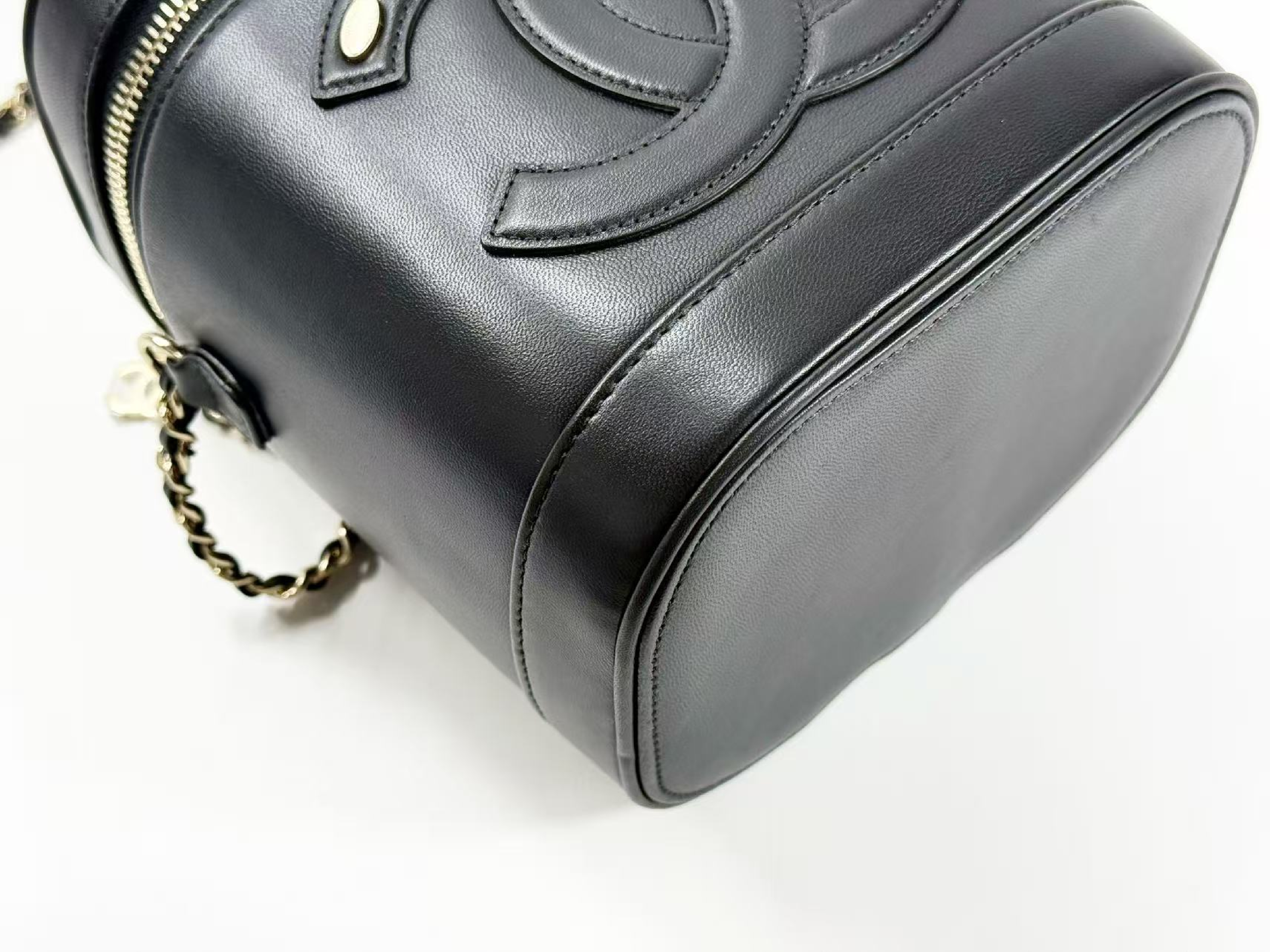 Stored Item, Black, Large Coco Vanity Case, 2-way, W15/H16/D12cm (approx.), Serial Number in the 27s range. Includes dust bag, booklet, authenticity card, and sticker. Gold hardware. Handbag/Shoulder bag. Item Number: 27488316. — view 10