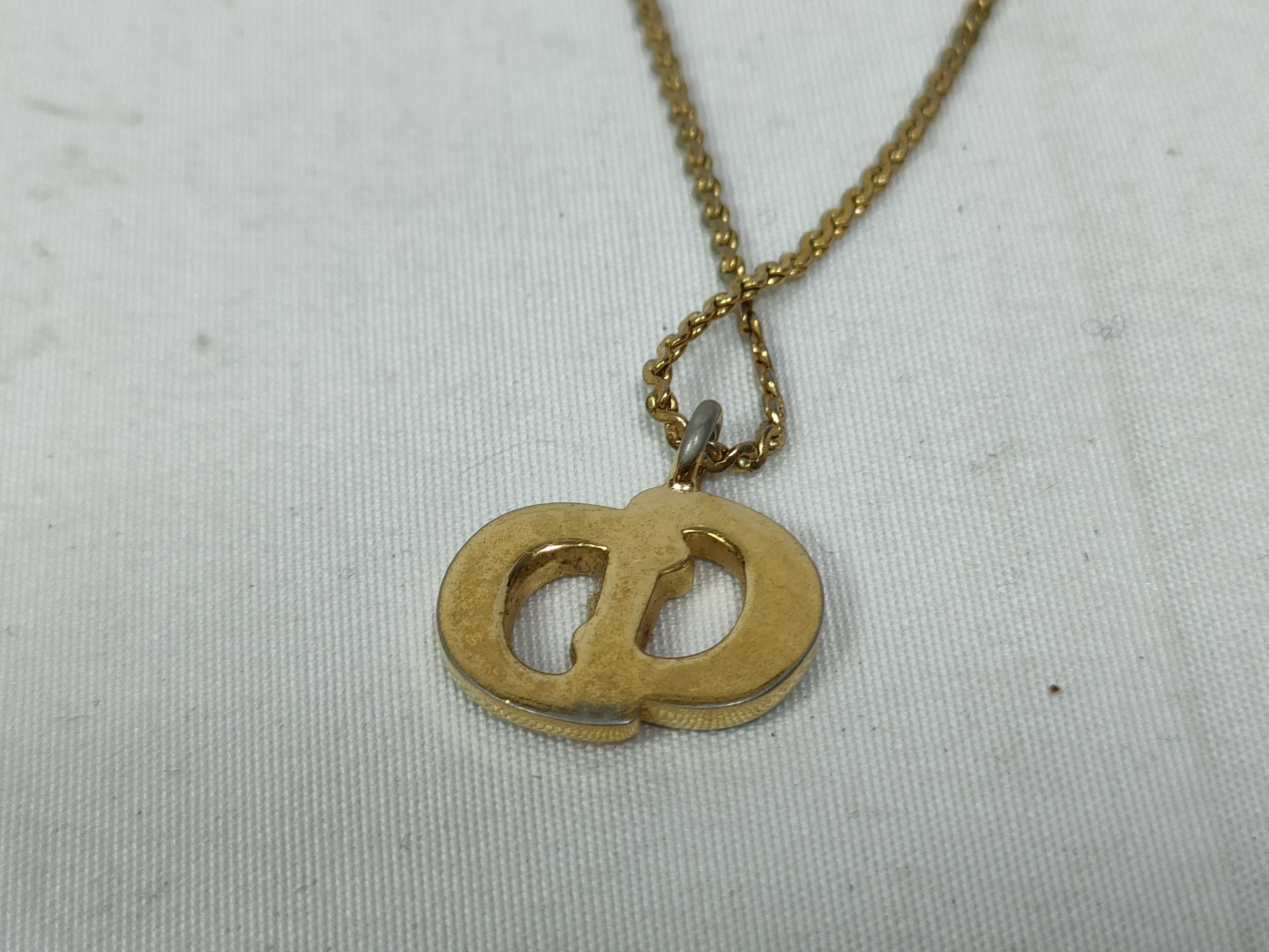 necklace — view 3