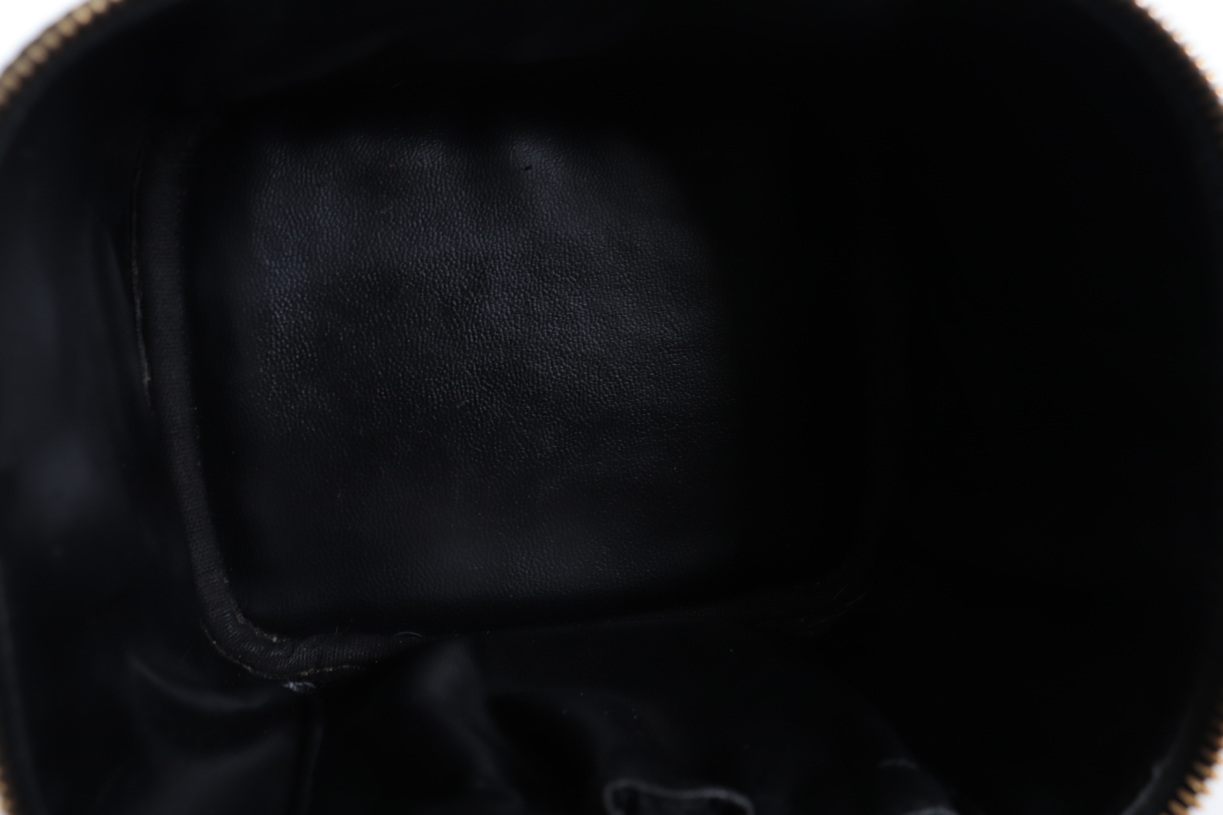 Caviar Coco Vertical Vanity Case, Series 6 Handbag — view 9